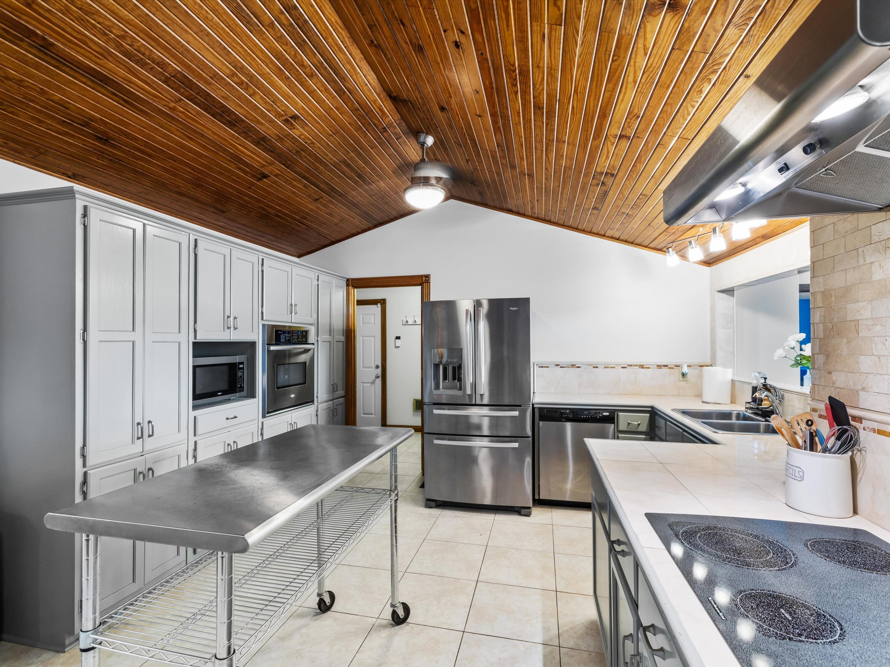 389 Lakeview Drive