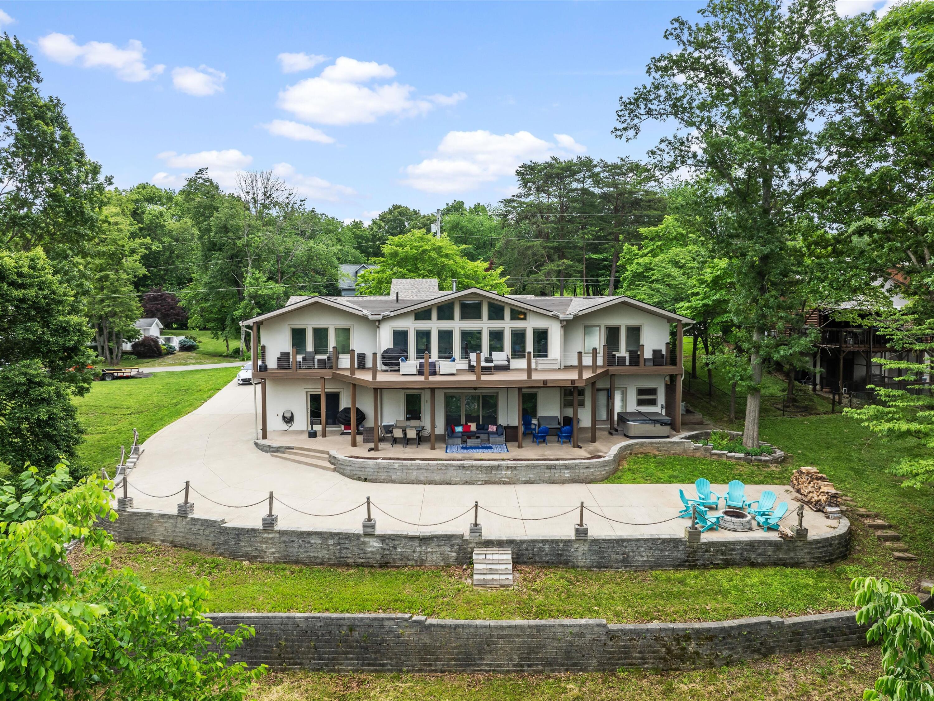 389 Lakeview Drive