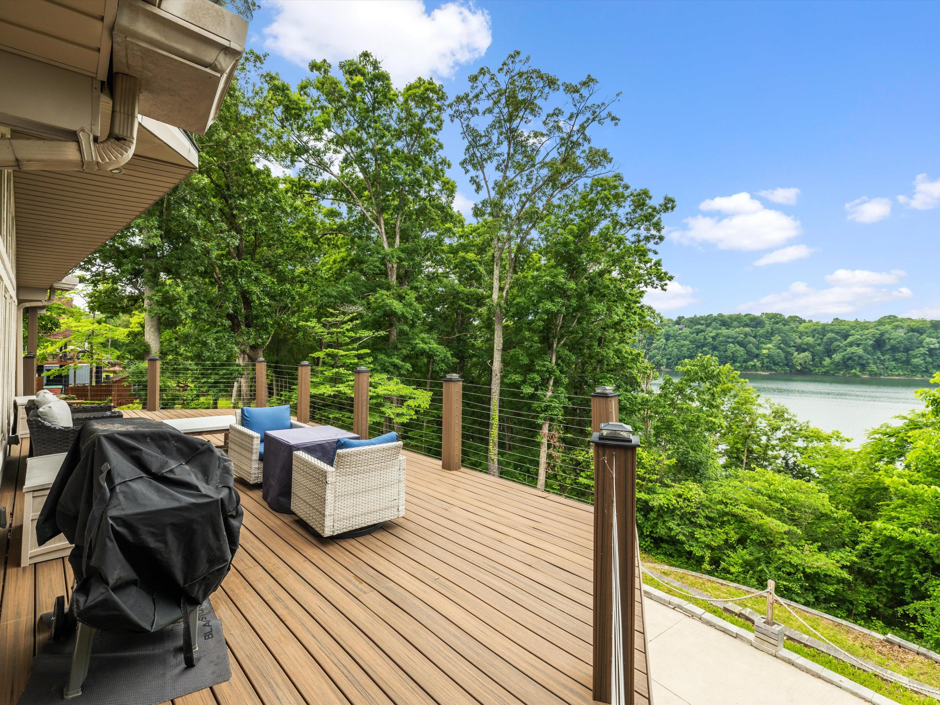 389 Lakeview Drive