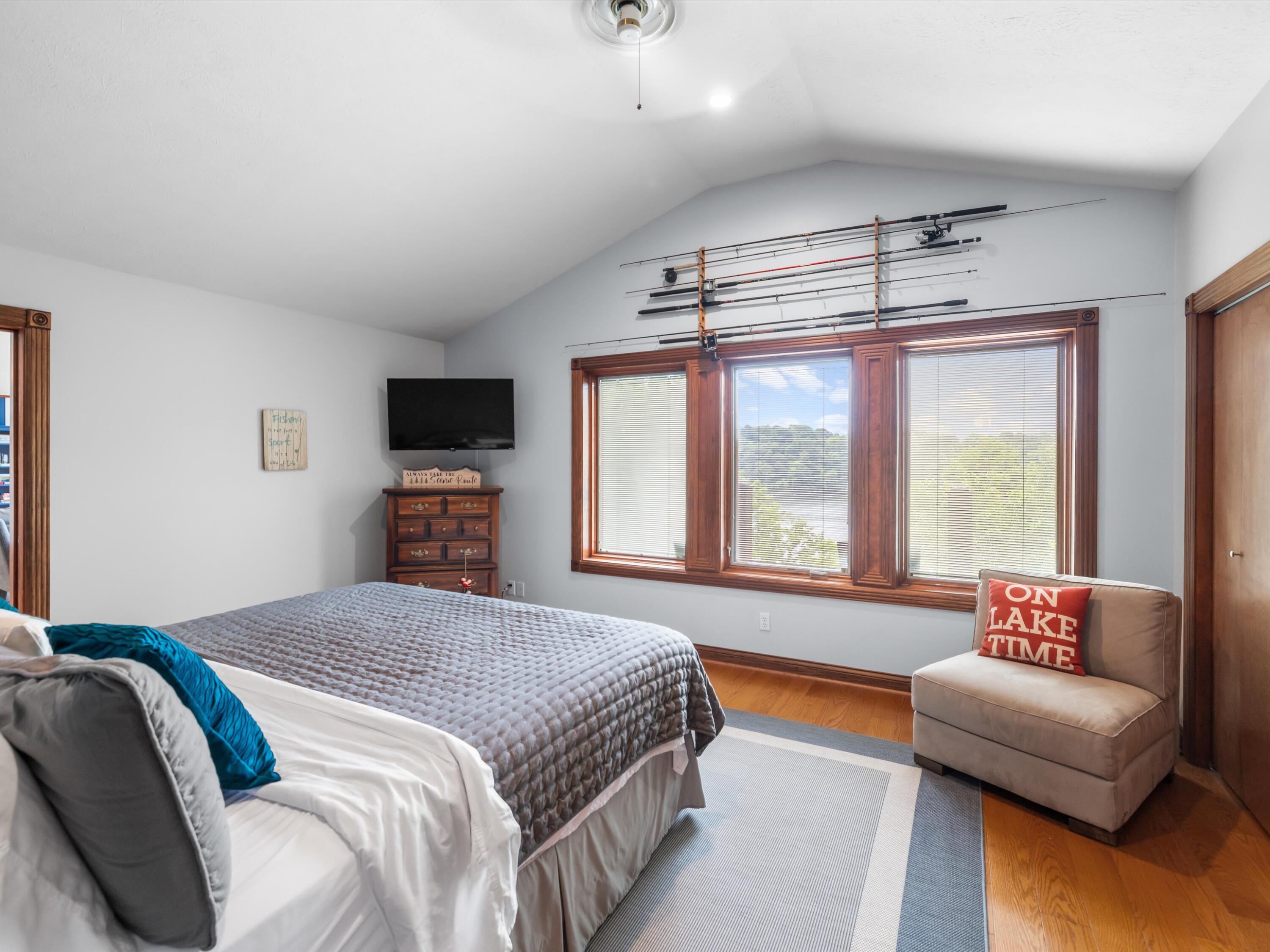 389 Lakeview Drive