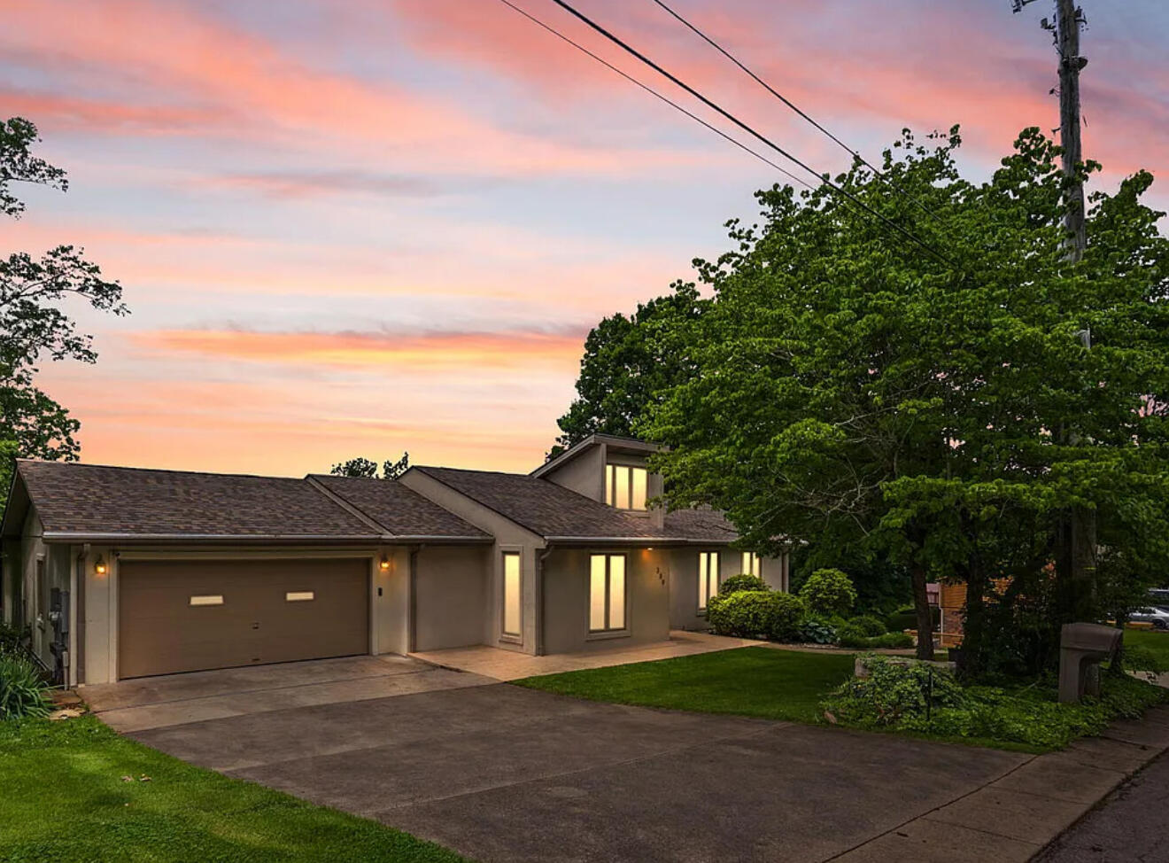 389 Lakeview Drive