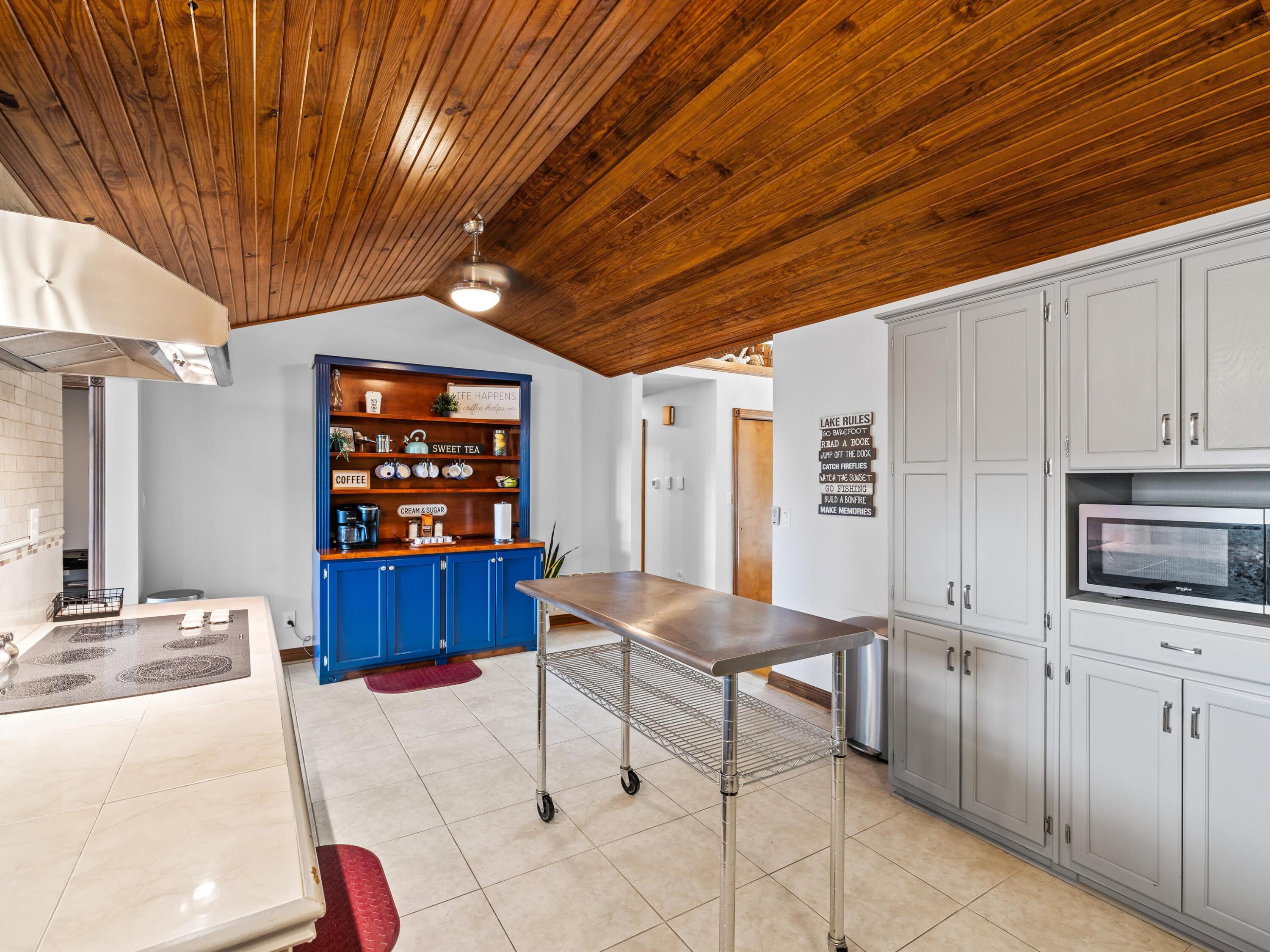 389 Lakeview Drive