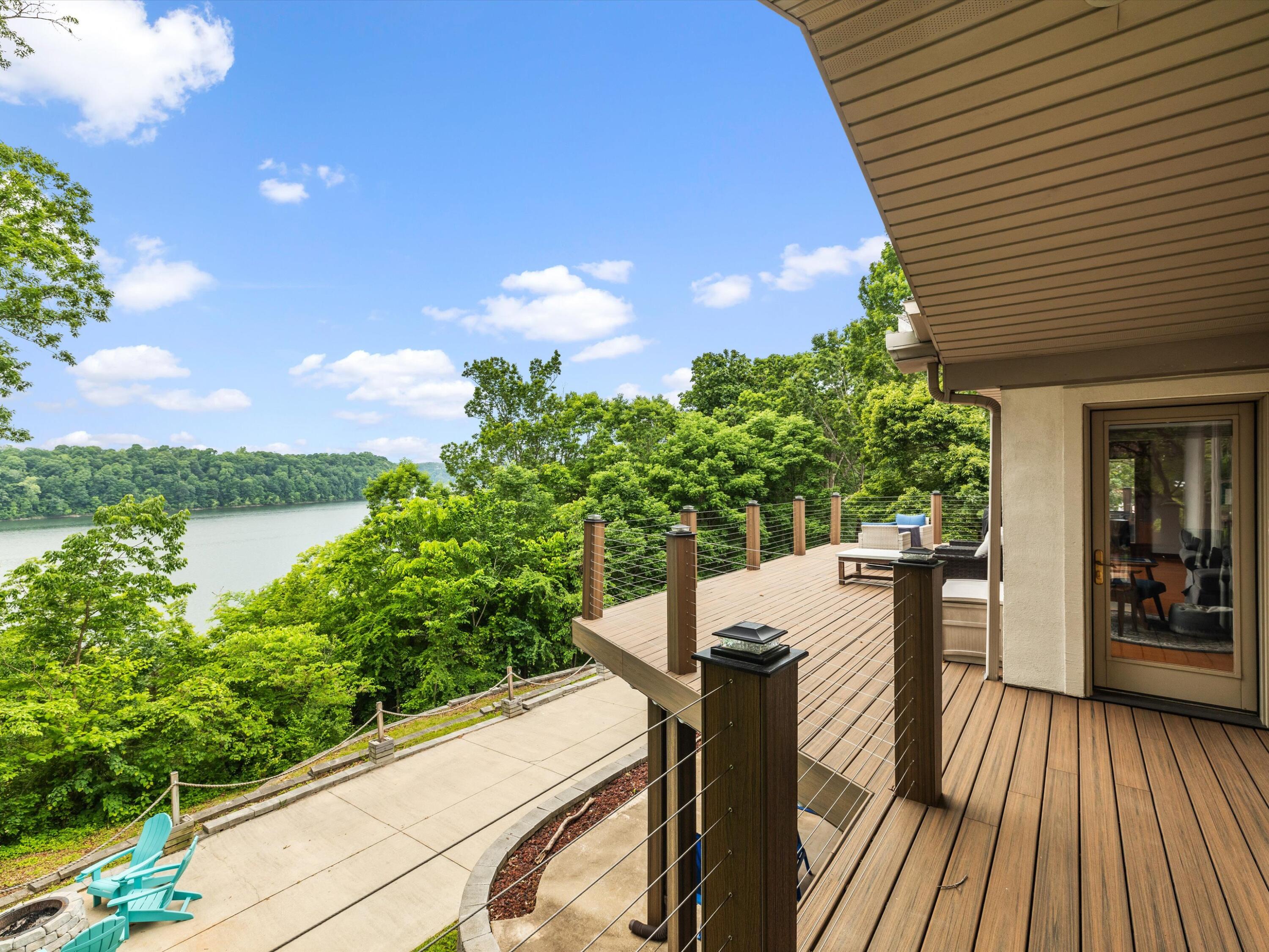 389 Lakeview Drive