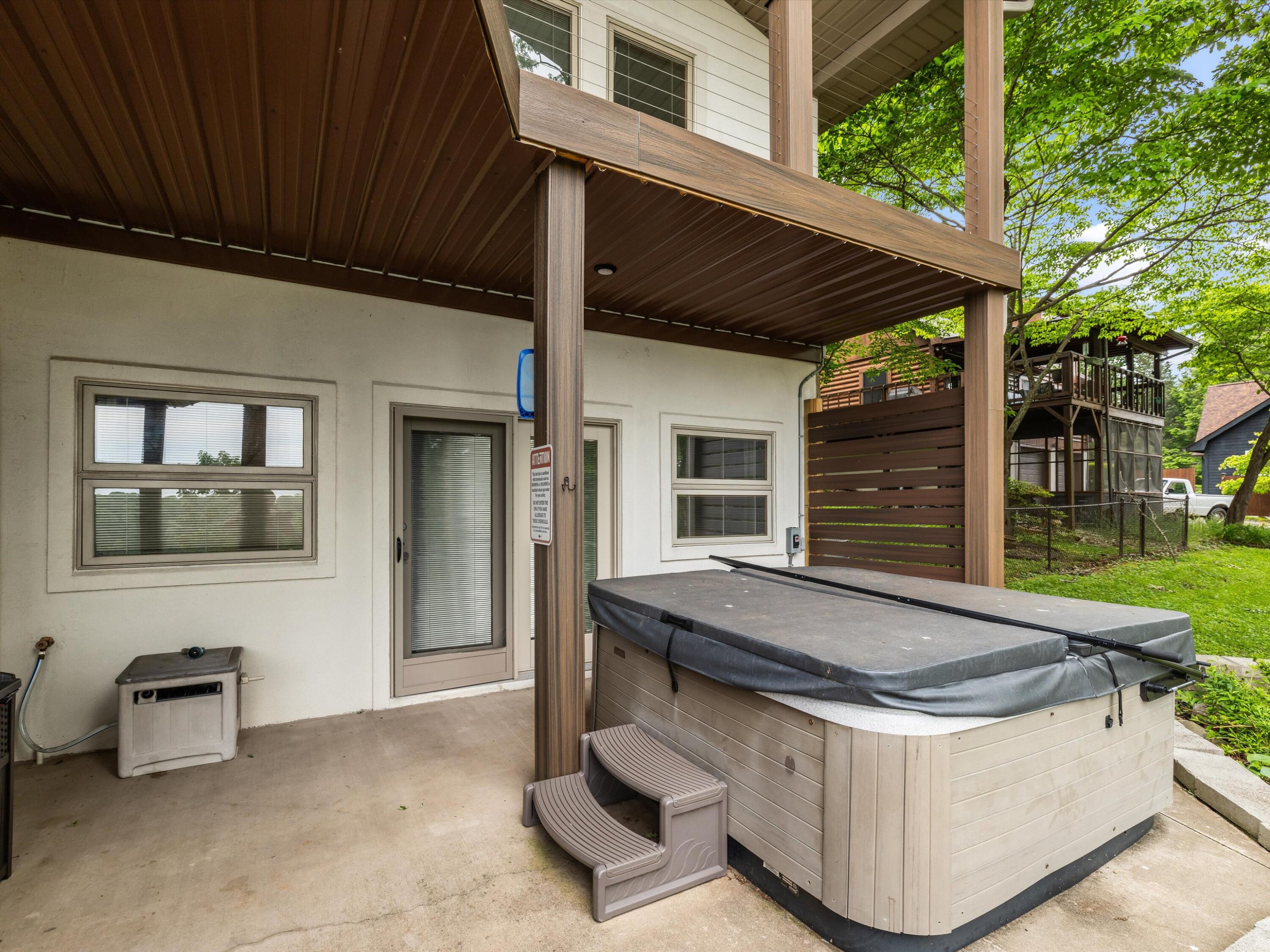 389 Lakeview Drive