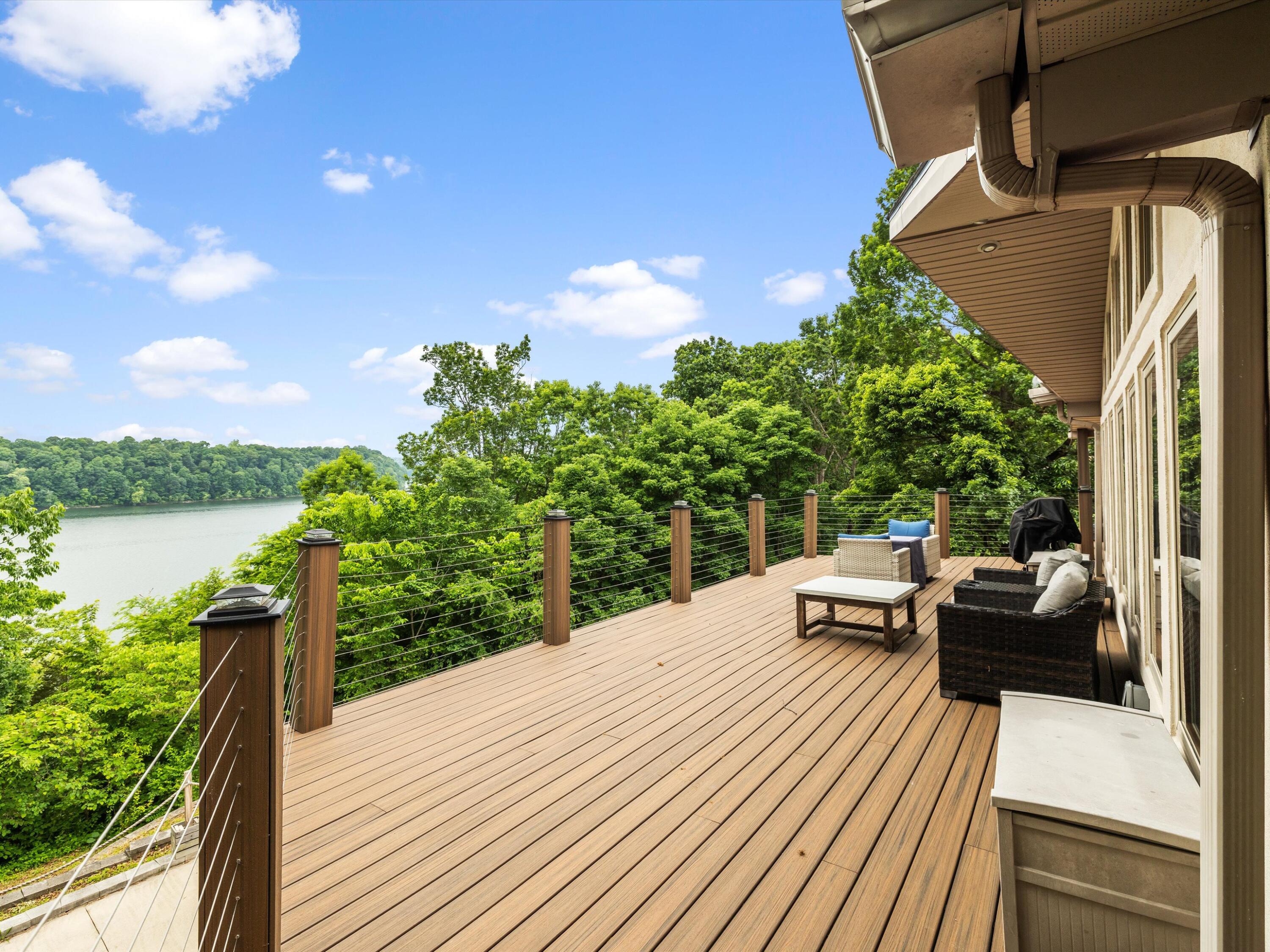 389 Lakeview Drive