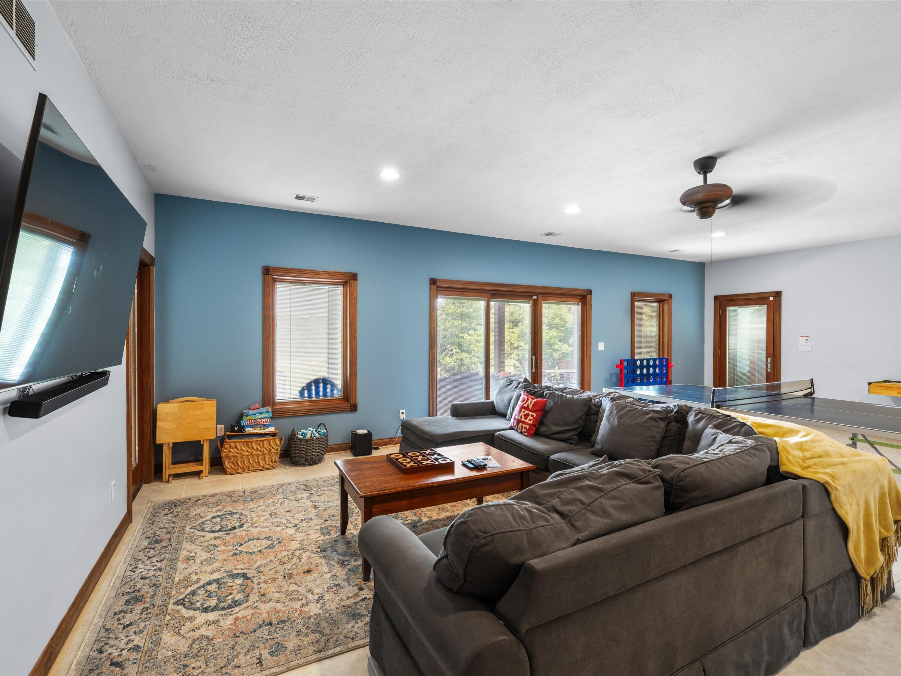 389 Lakeview Drive