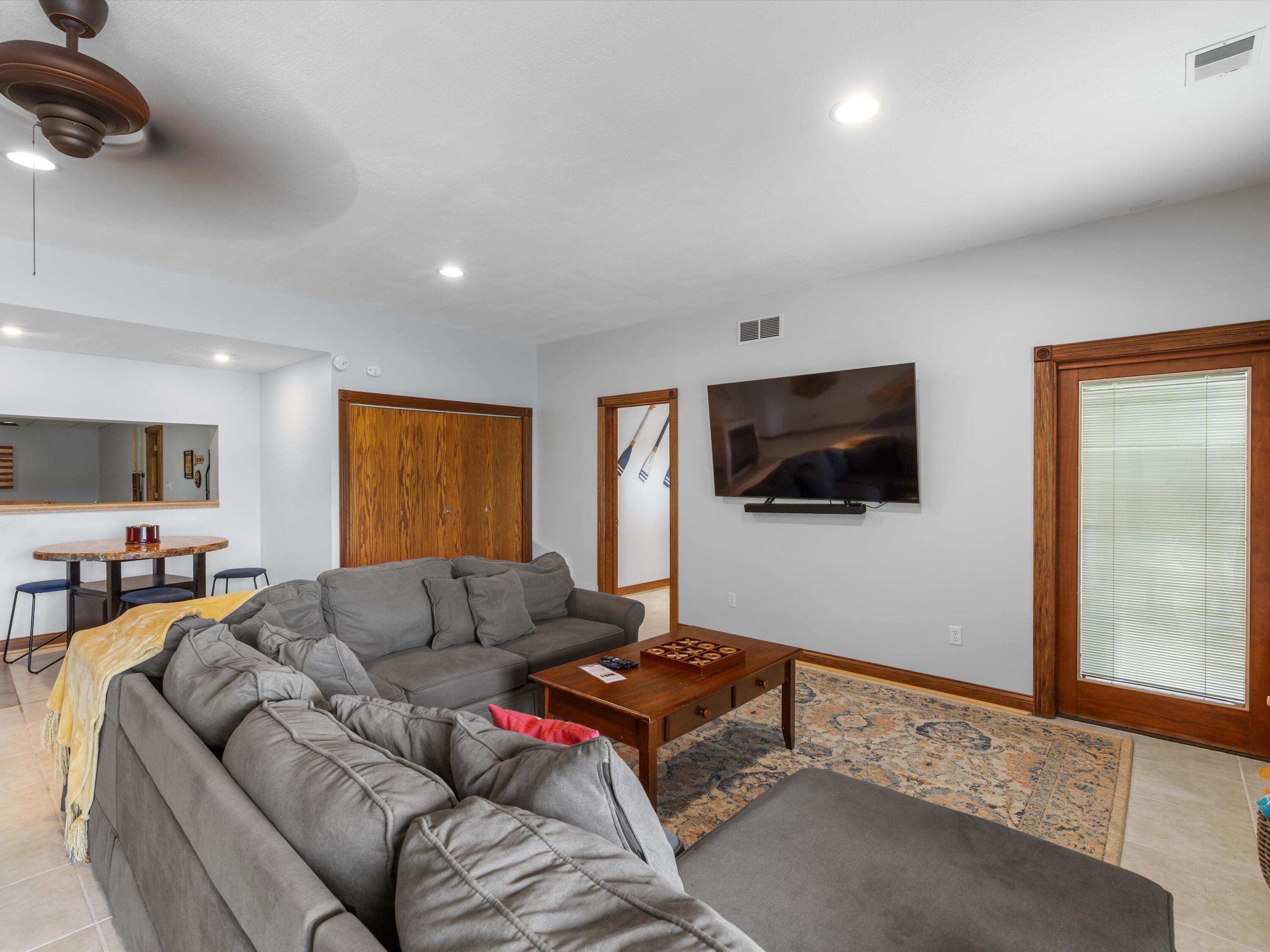 389 Lakeview Drive