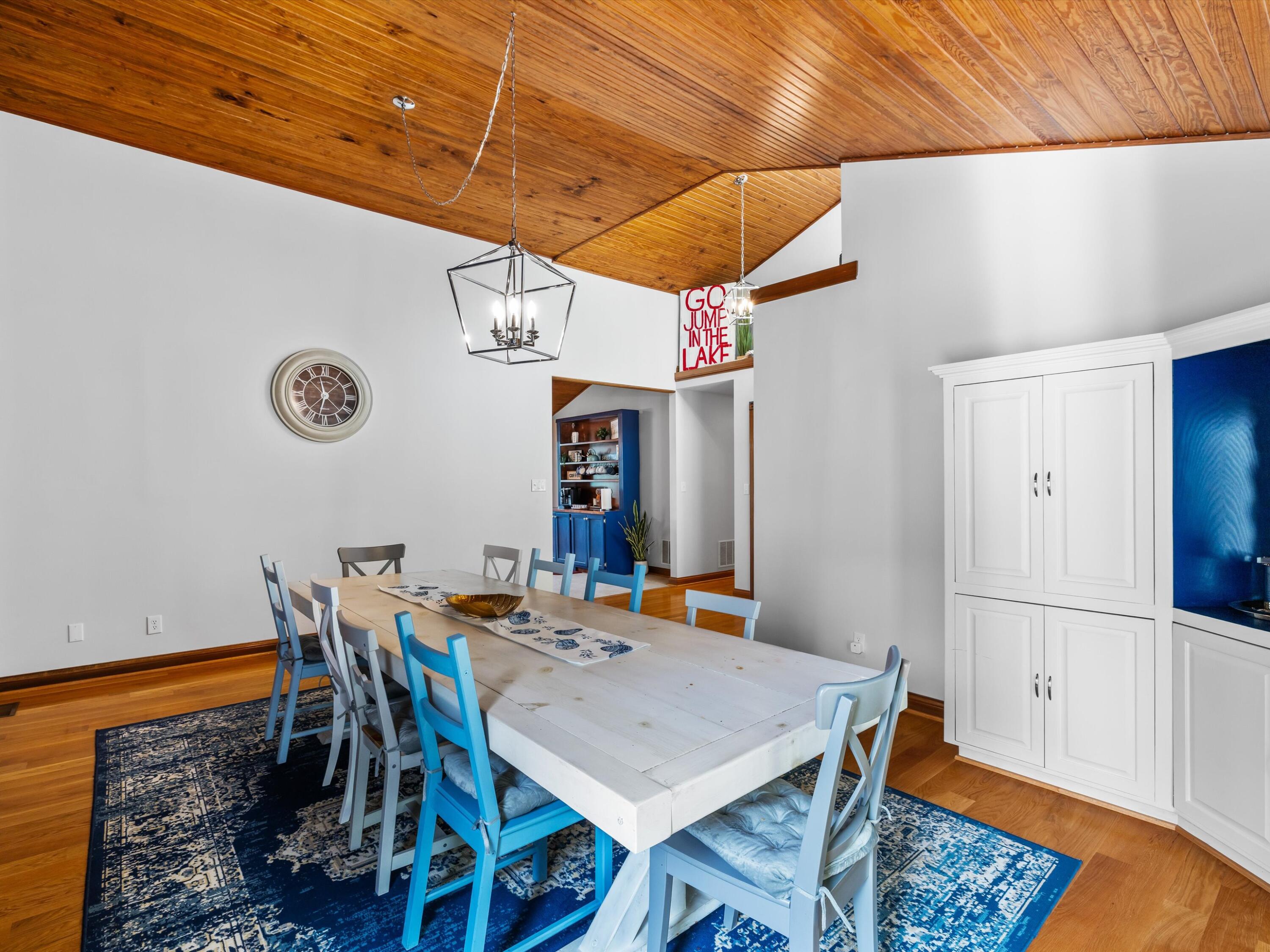 389 Lakeview Drive
