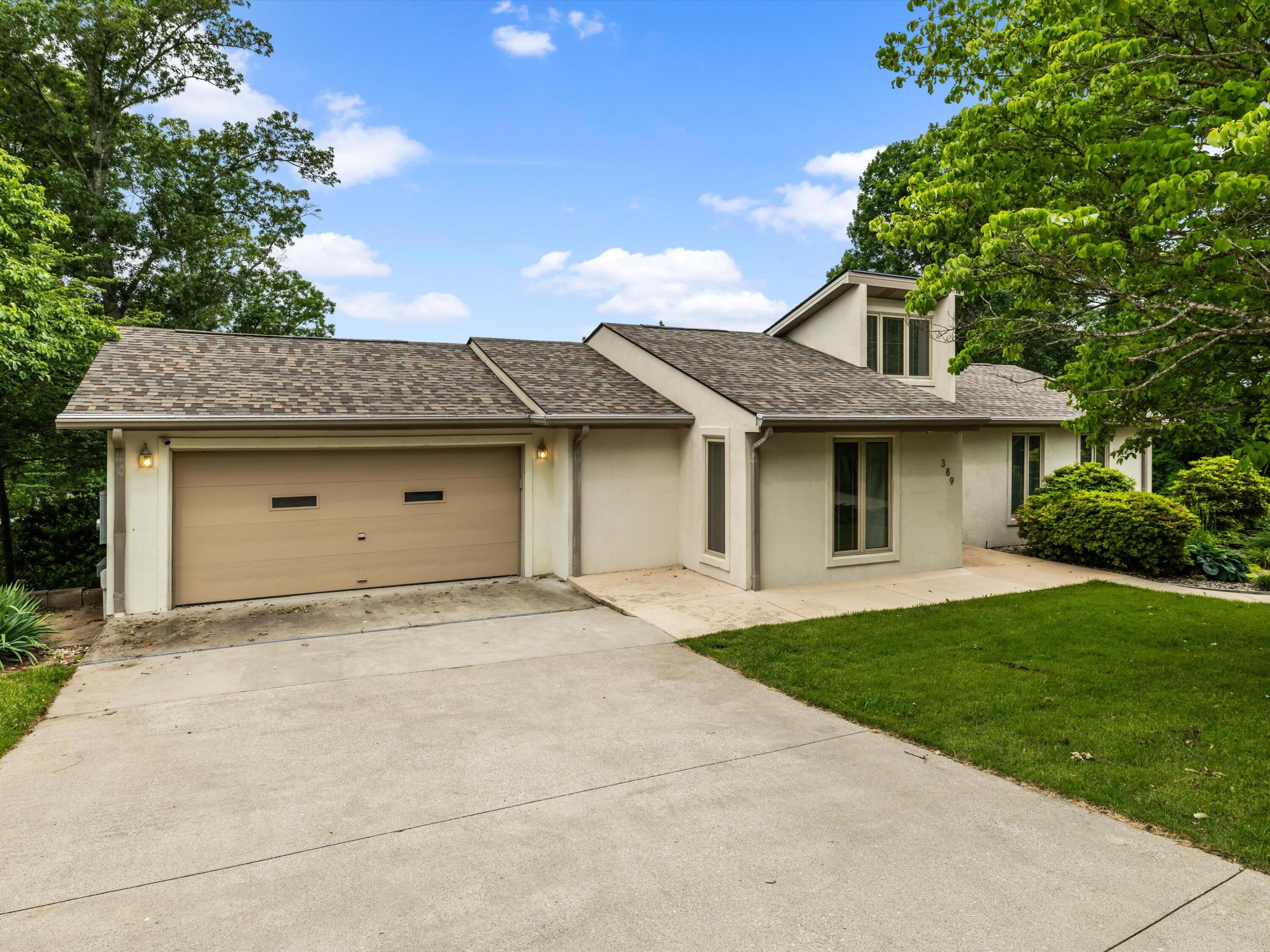 389 Lakeview Drive