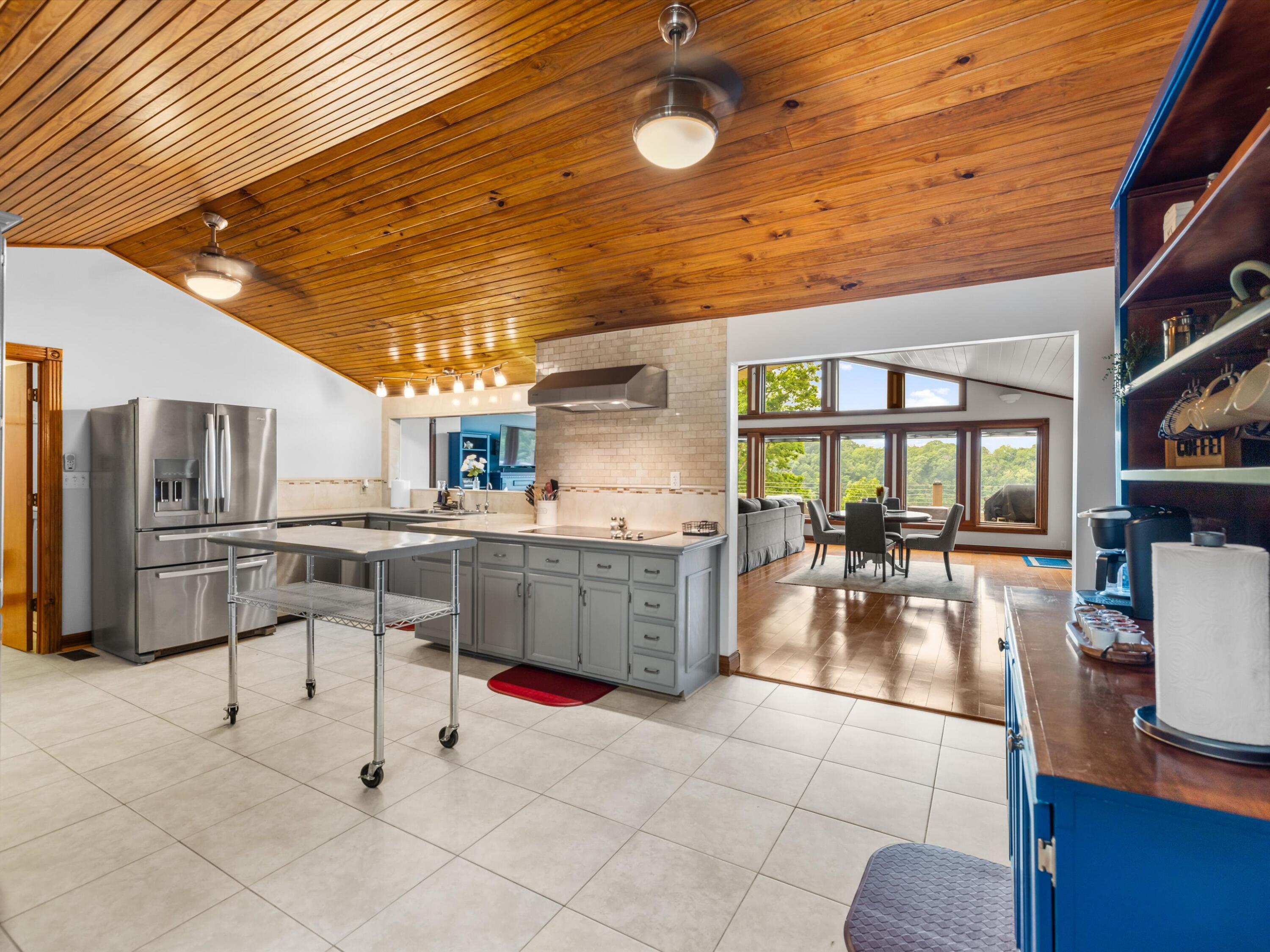 389 Lakeview Drive
