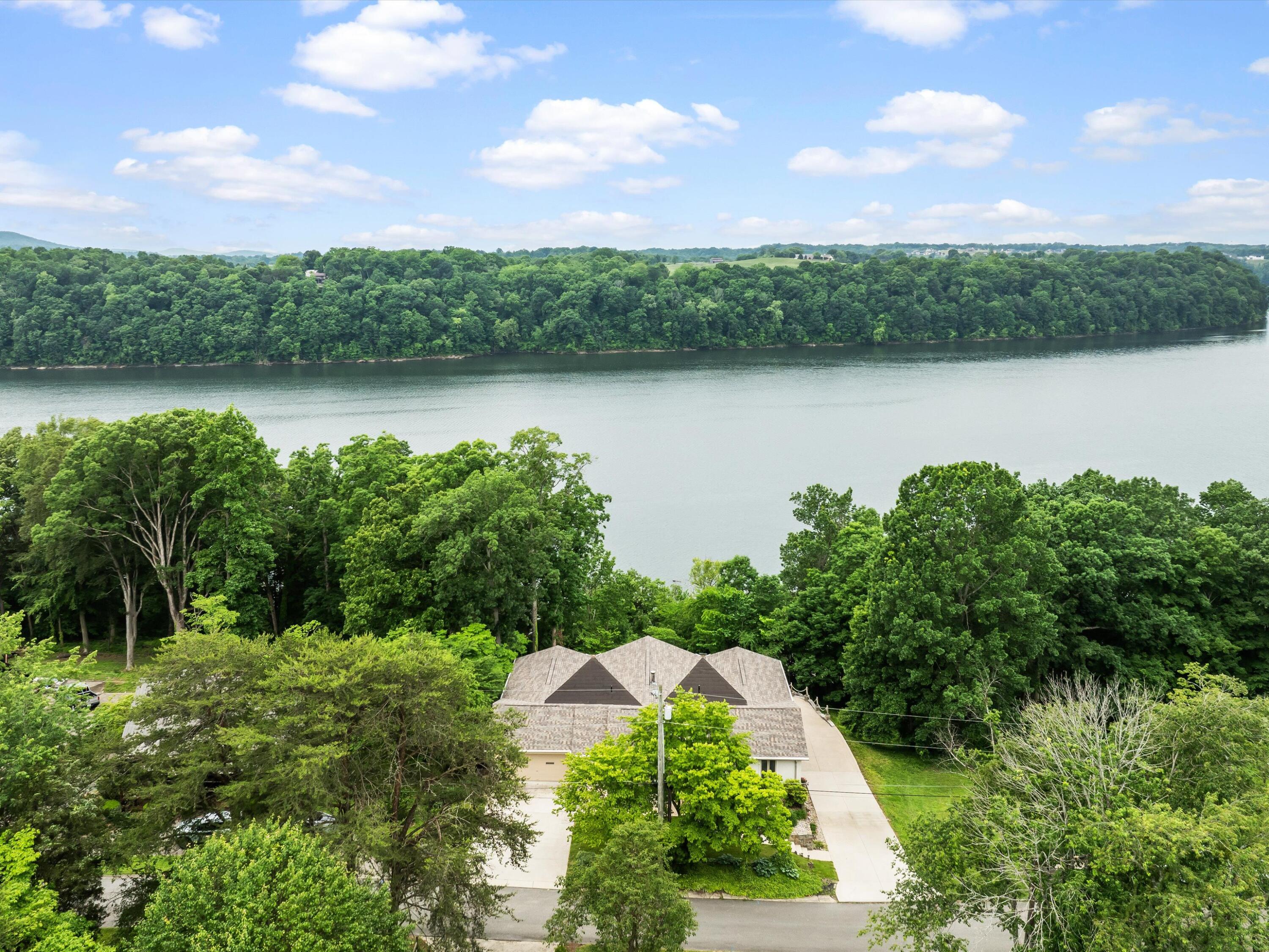 389 Lakeview Drive