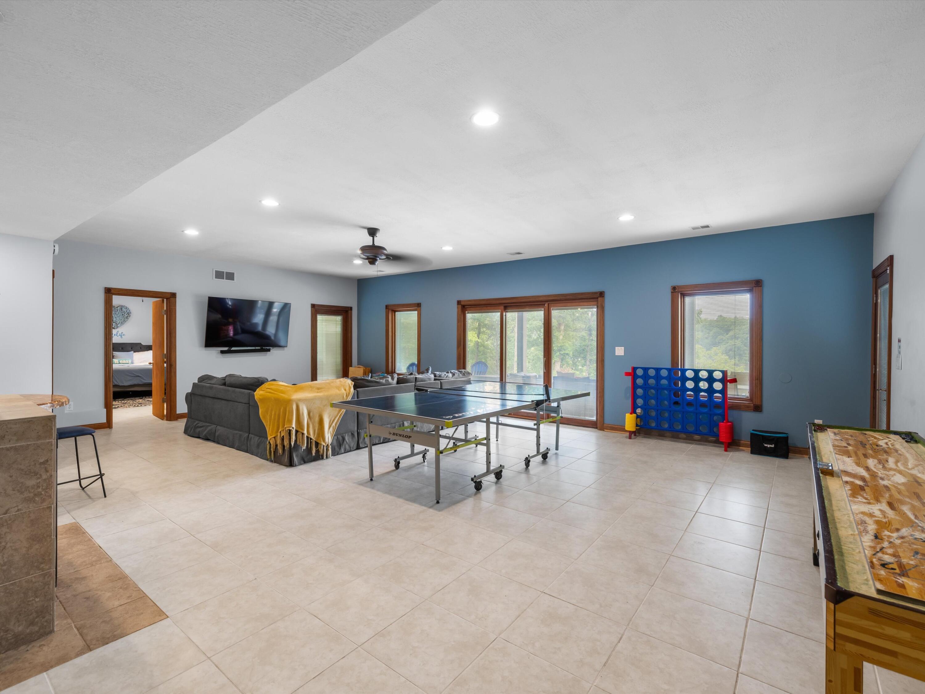 389 Lakeview Drive