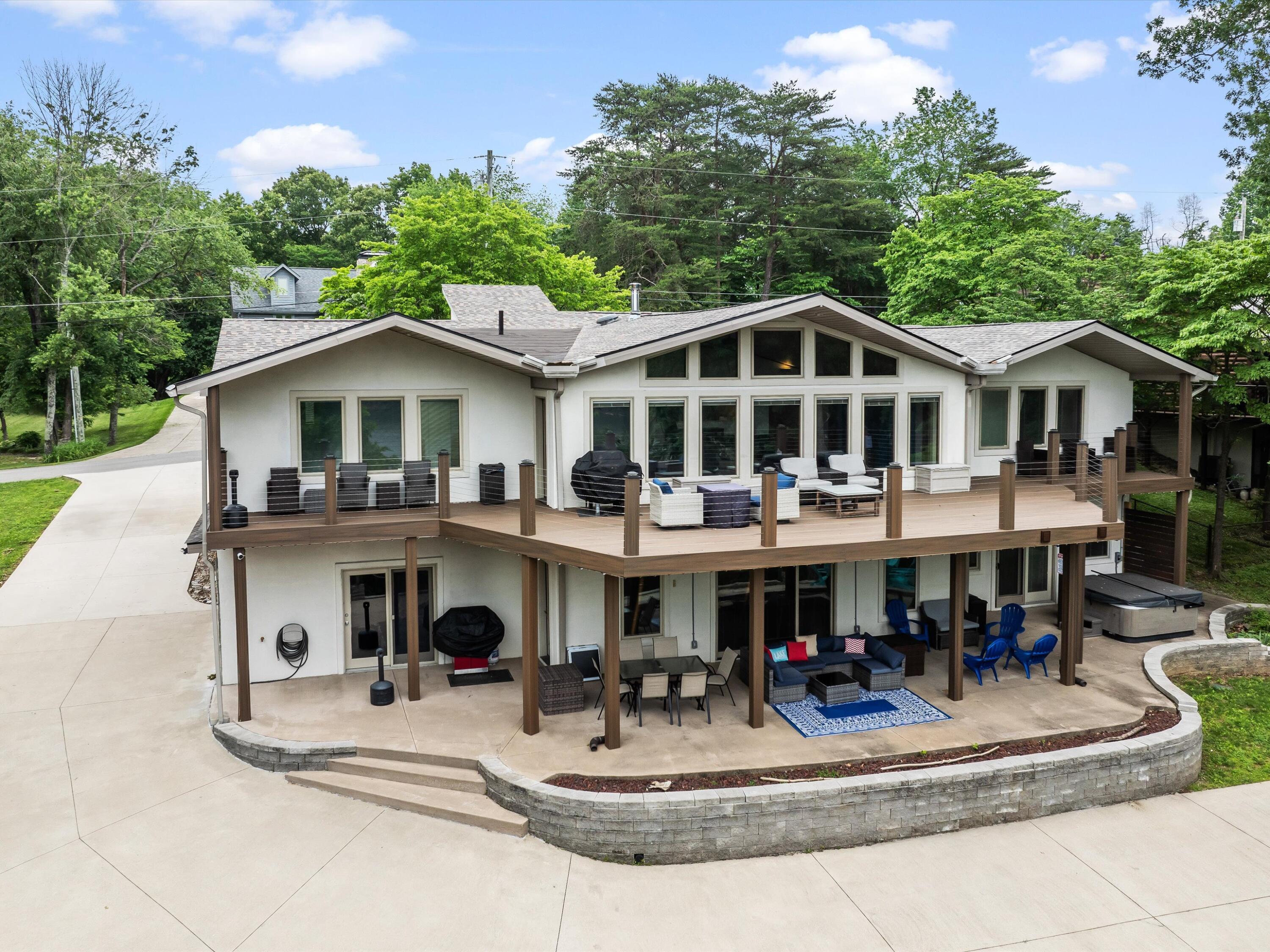 389 Lakeview Drive