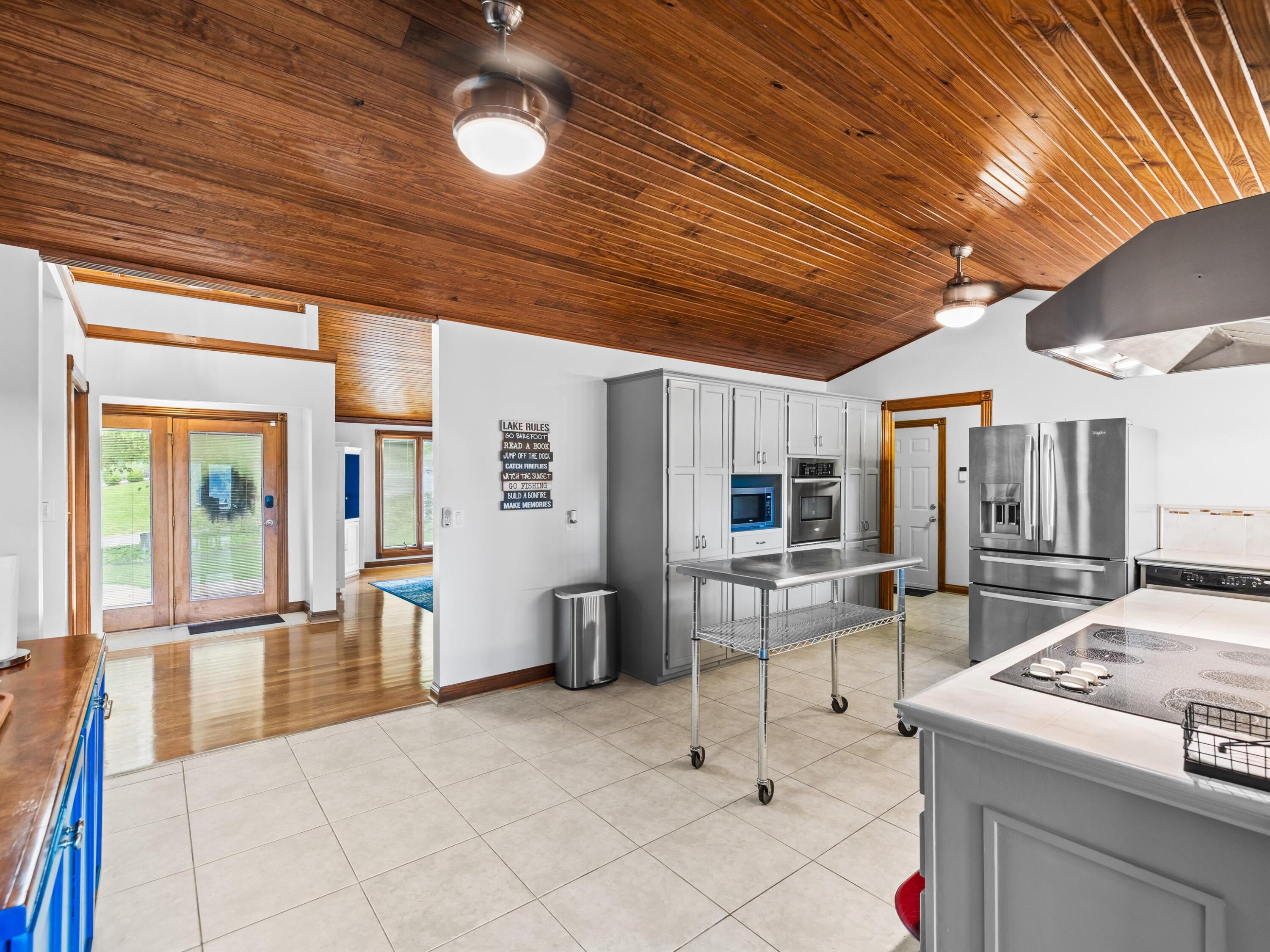 389 Lakeview Drive