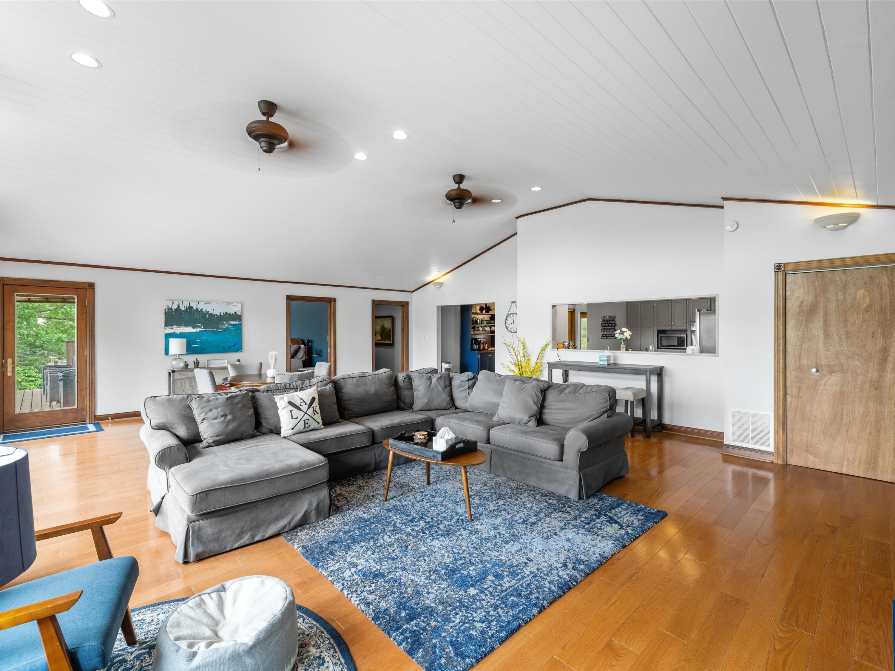 389 Lakeview Drive