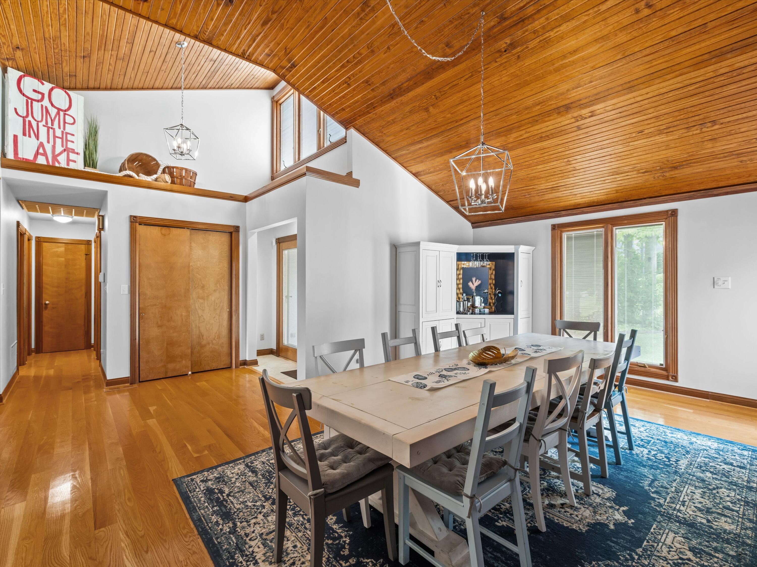389 Lakeview Drive