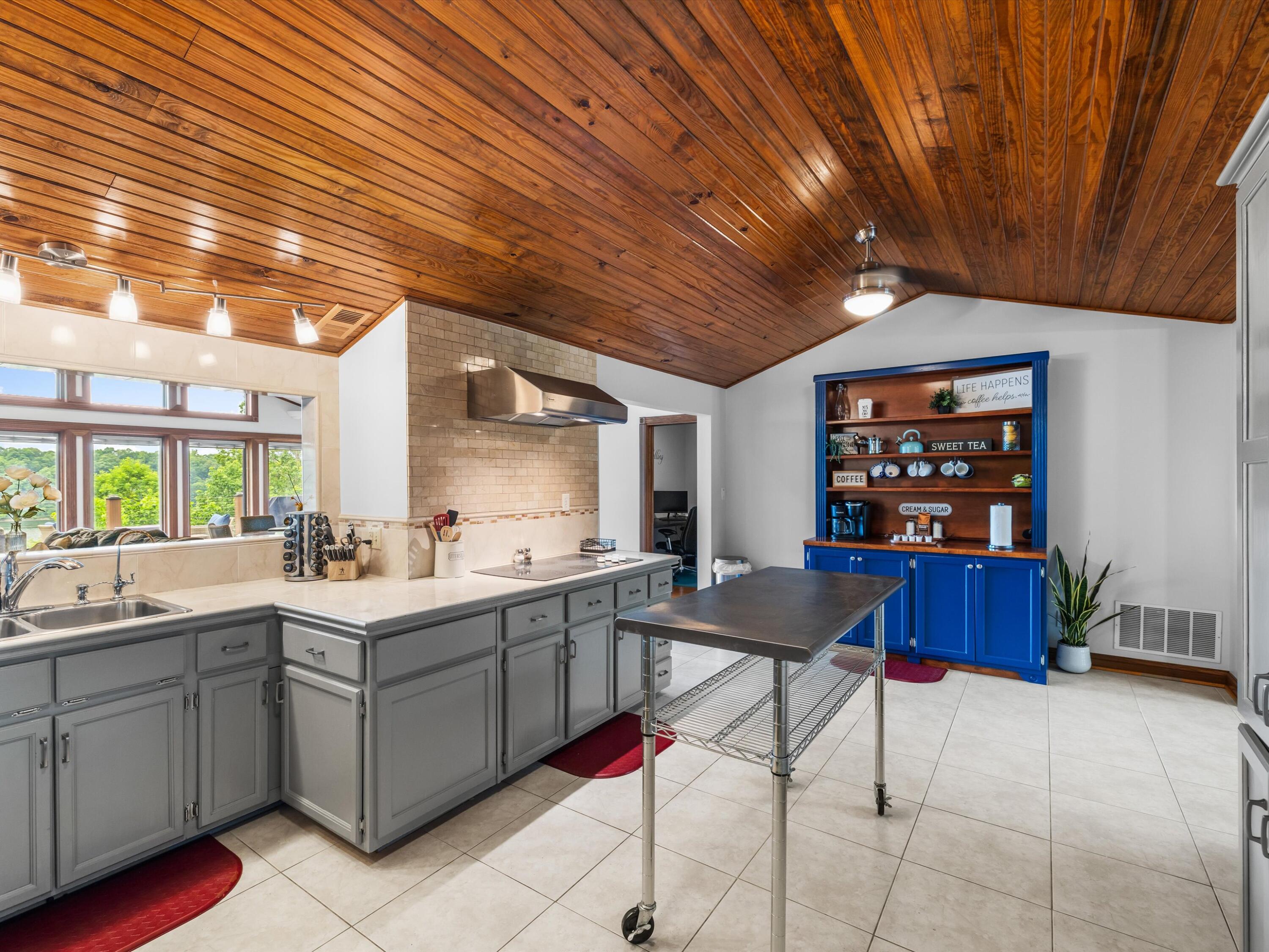 389 Lakeview Drive