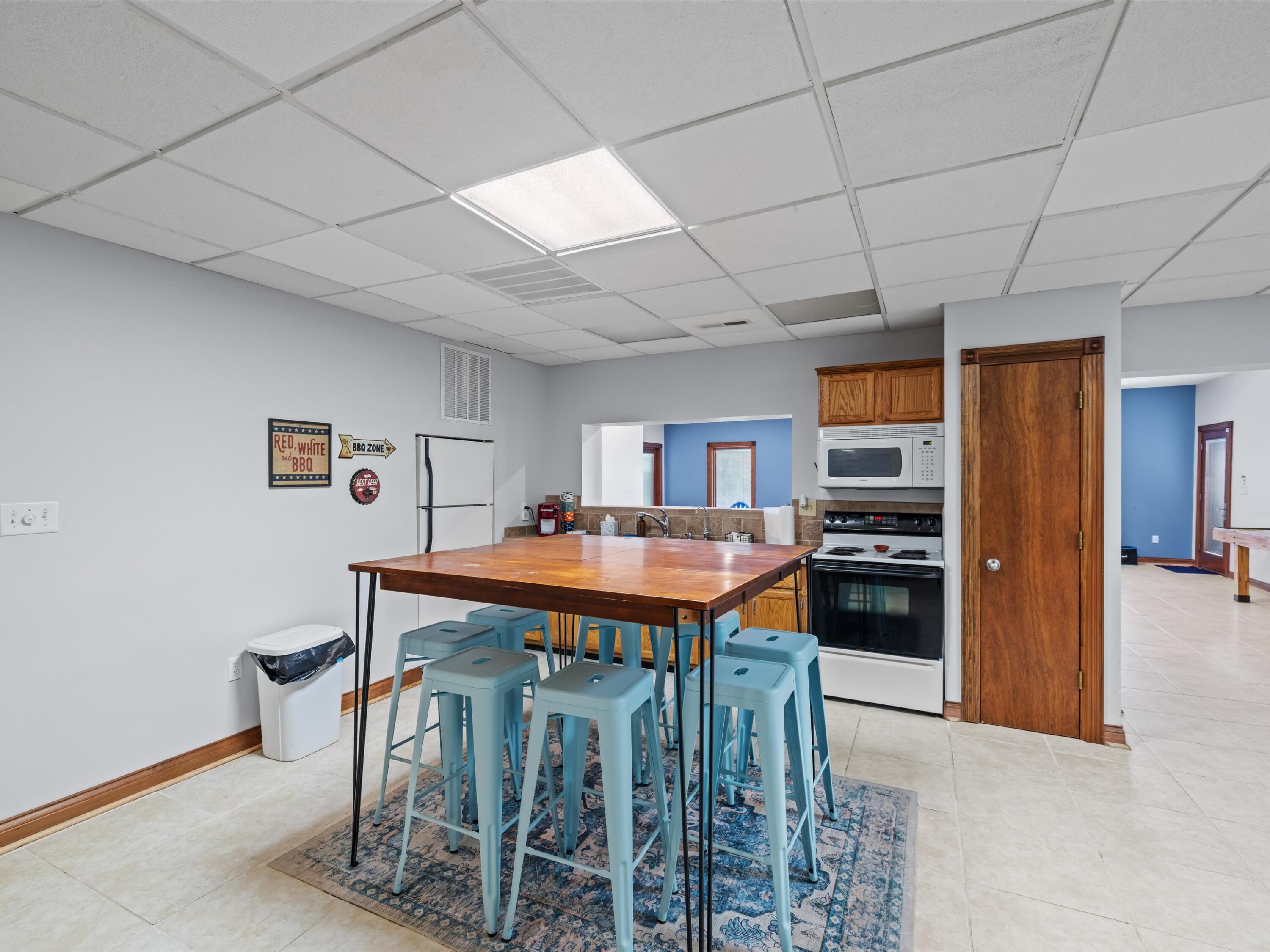 389 Lakeview Drive