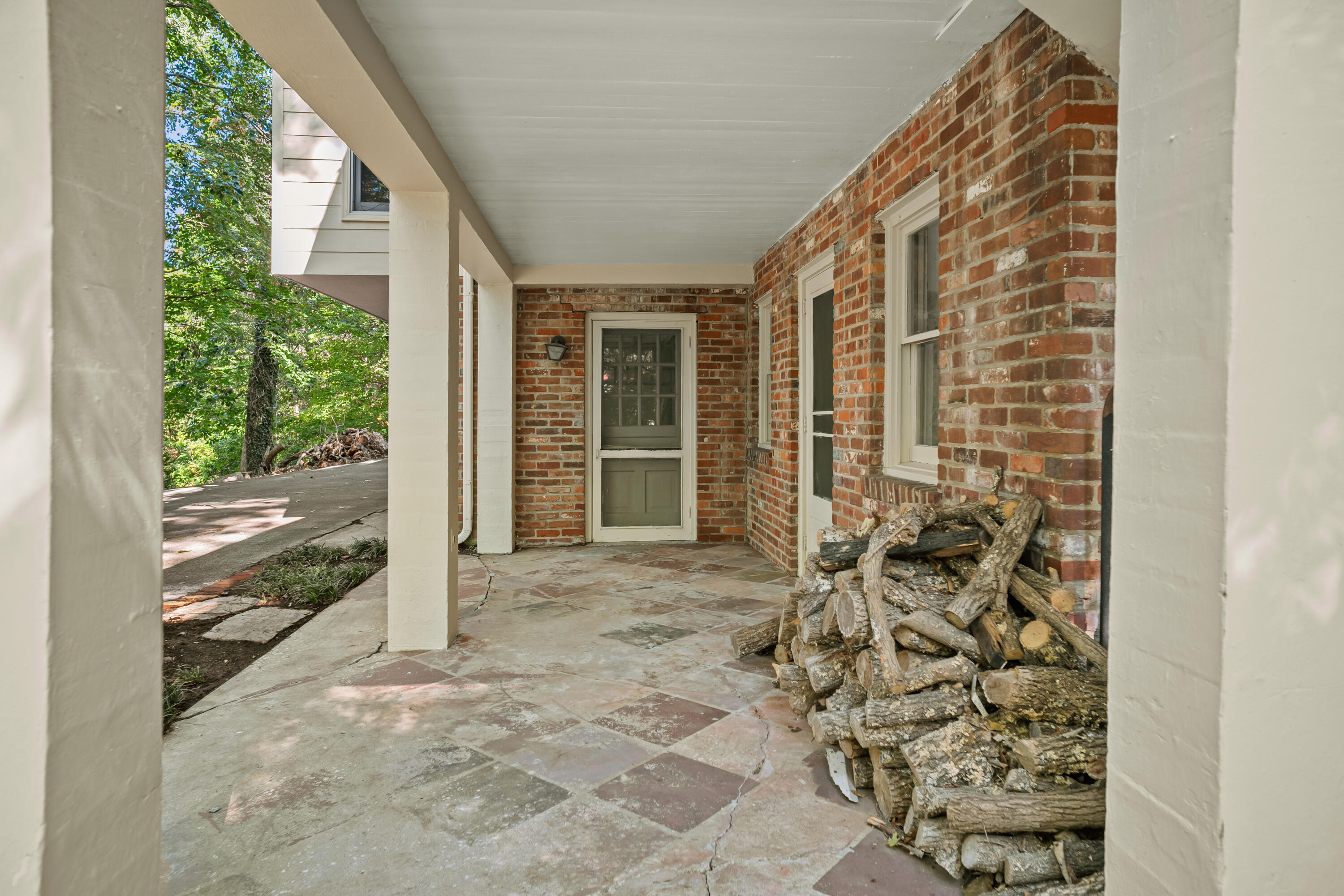 111 Tanglewood Drive