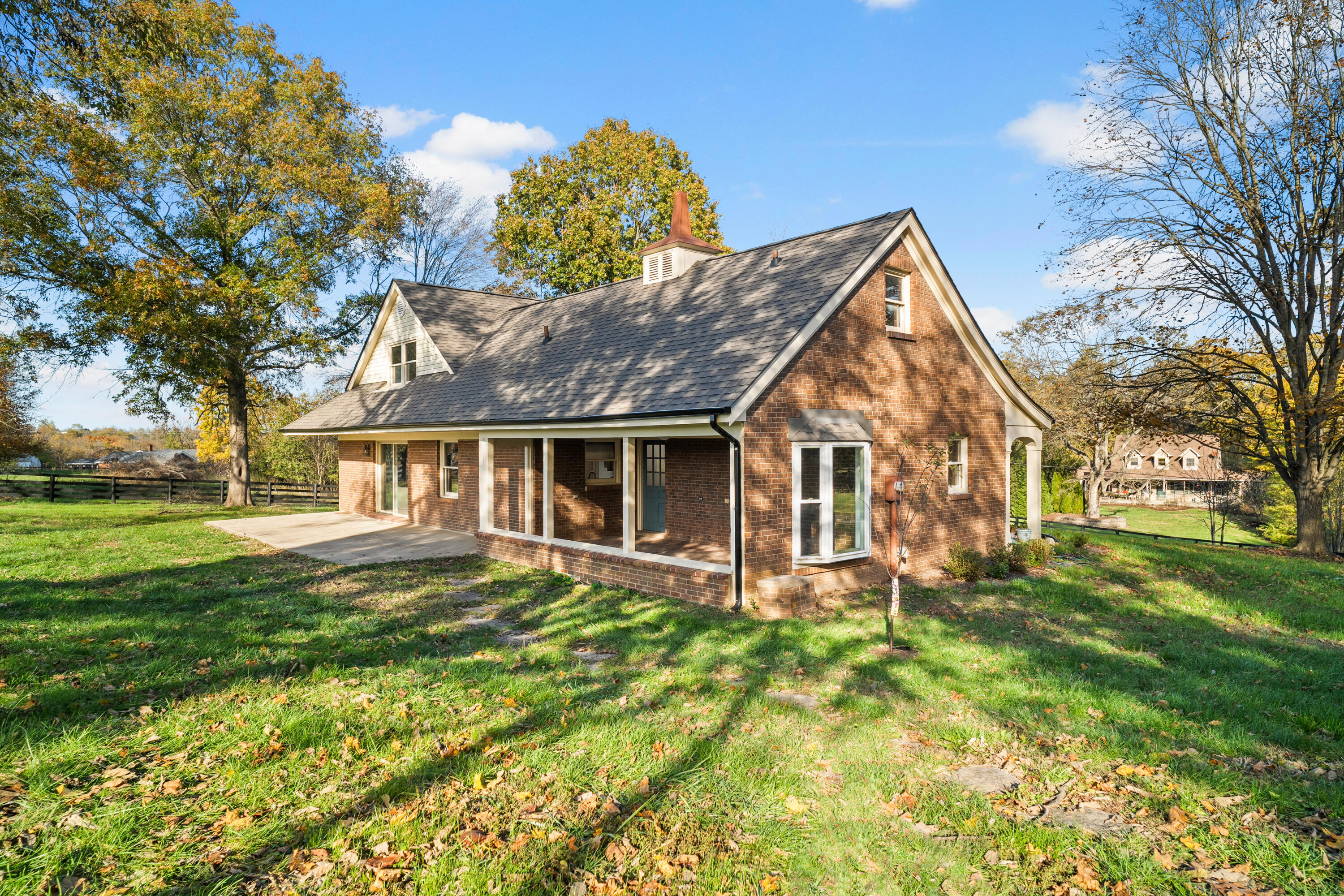 2021 River Cir Drive