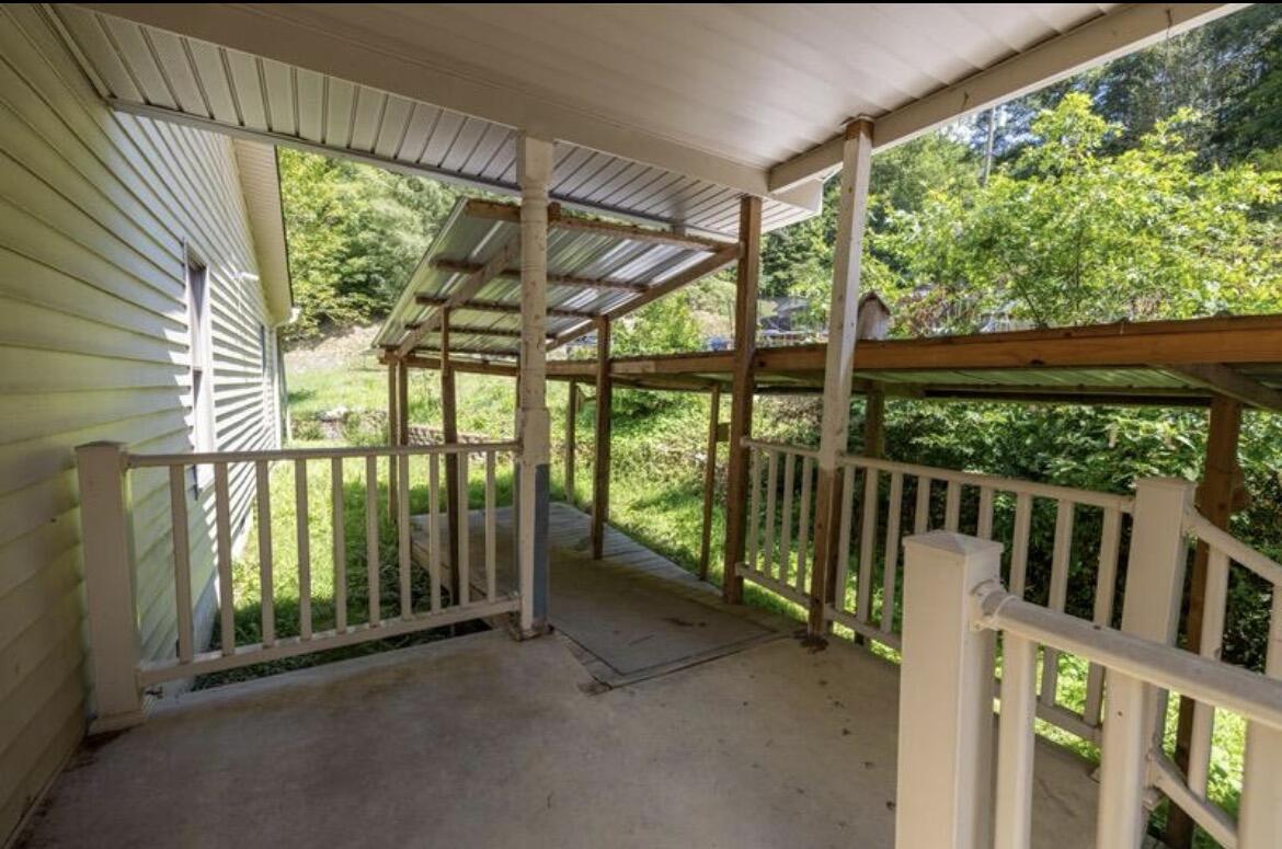 939 Right Fork Island Creek Road