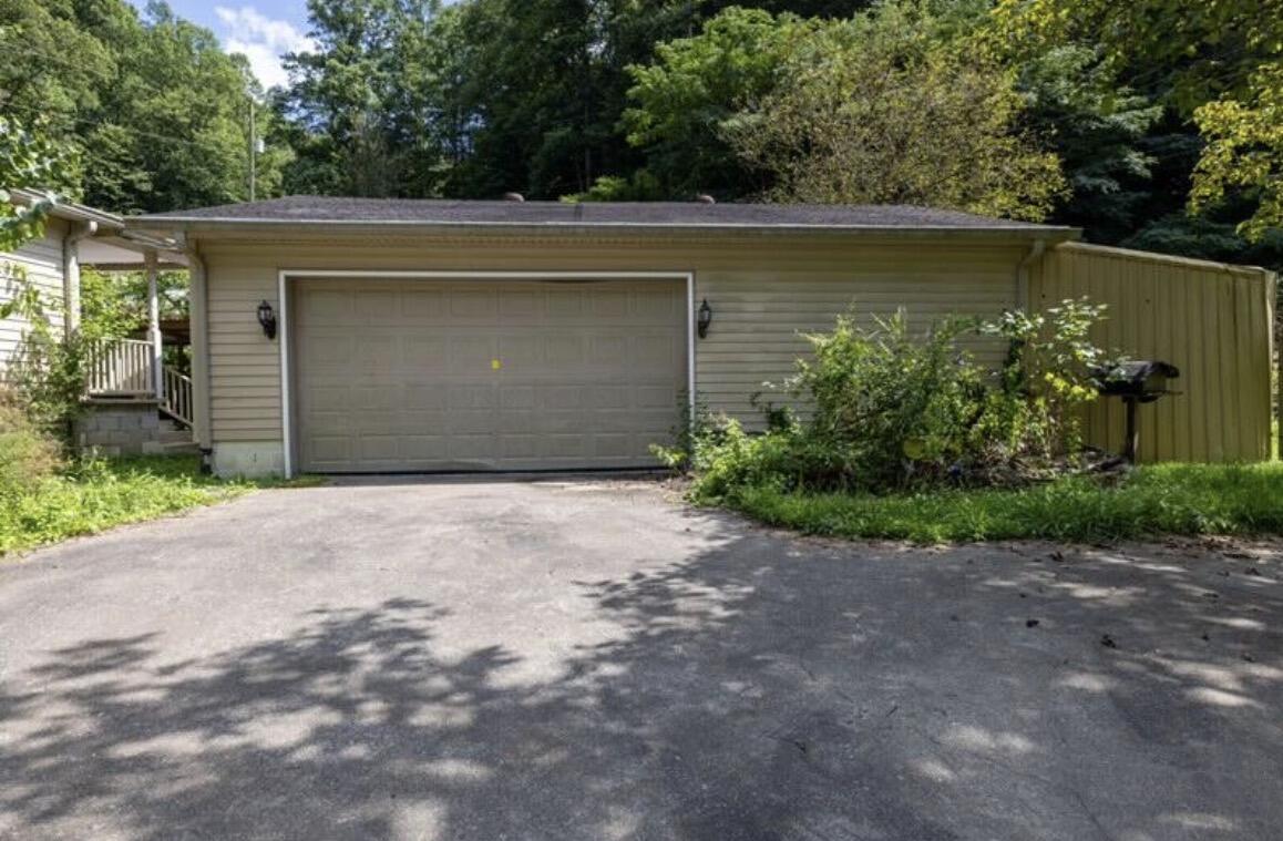 939 Right Fork Island Creek Road