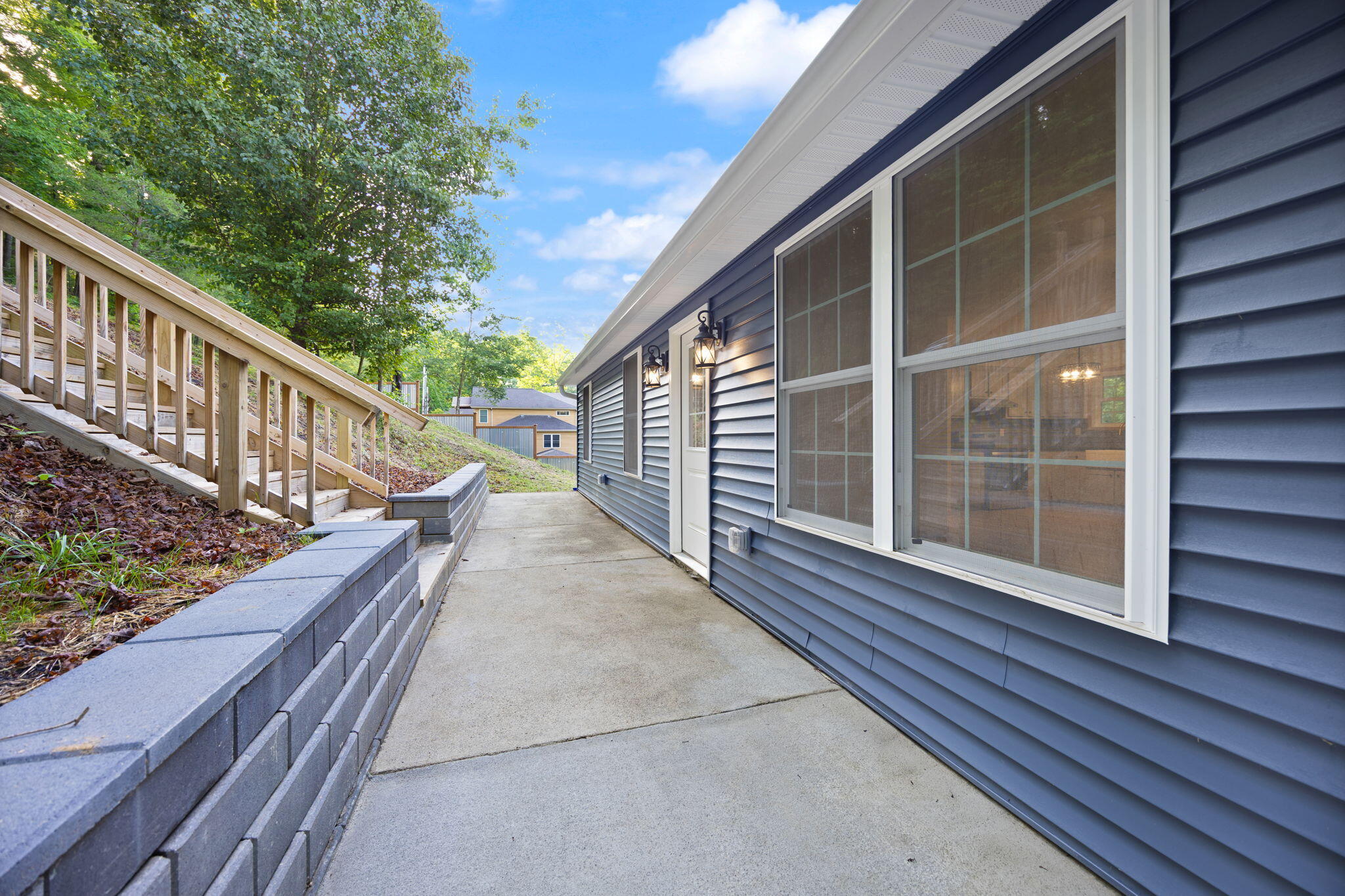 77 Grayson Lane