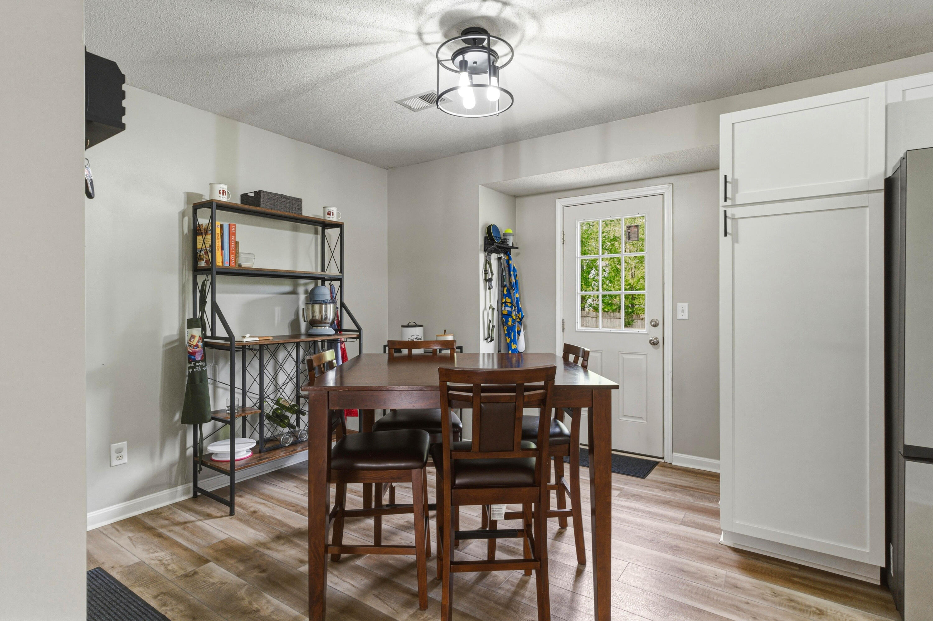 1215 Williamsburg Drive