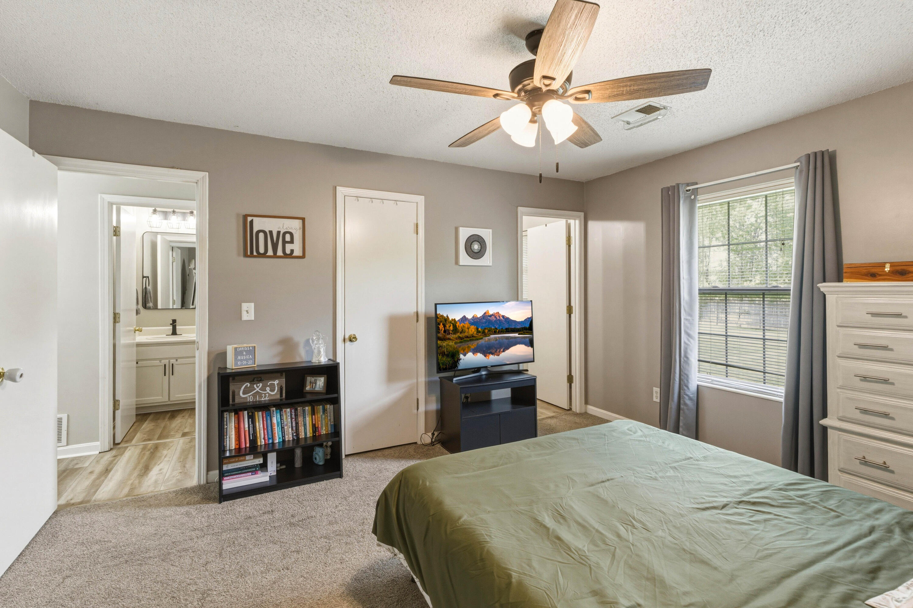 1215 Williamsburg Drive