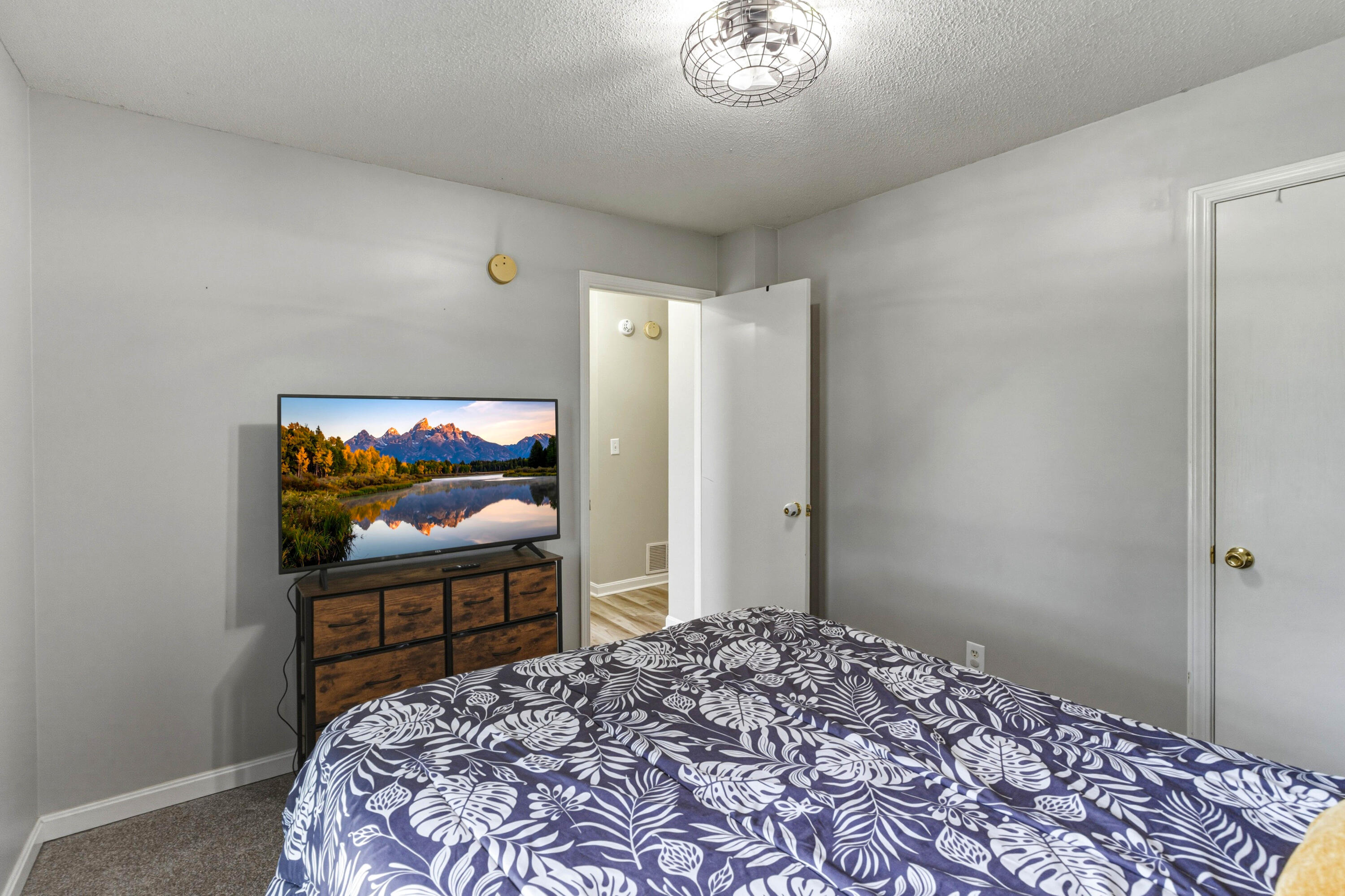 1215 Williamsburg Drive