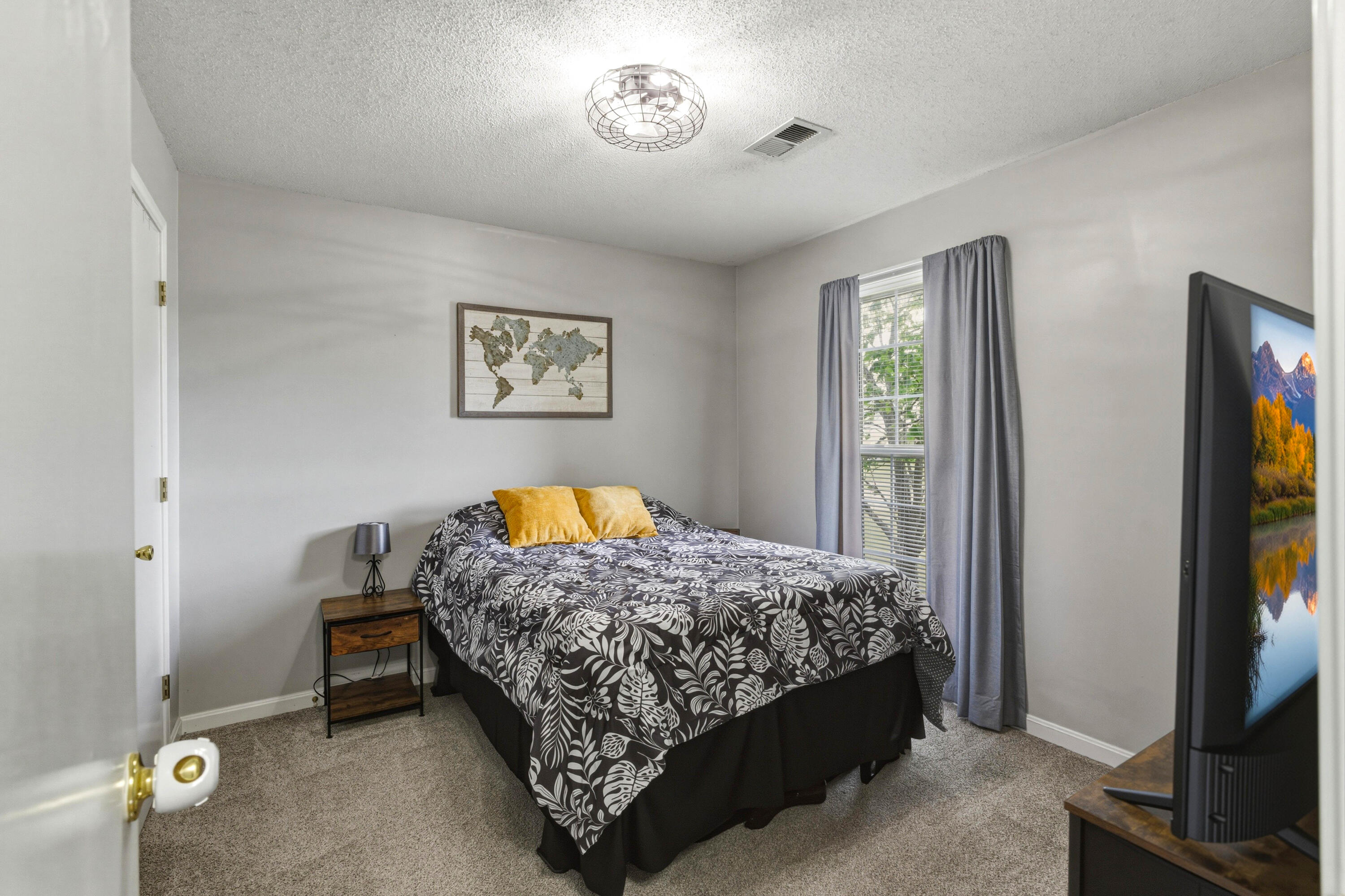 1215 Williamsburg Drive