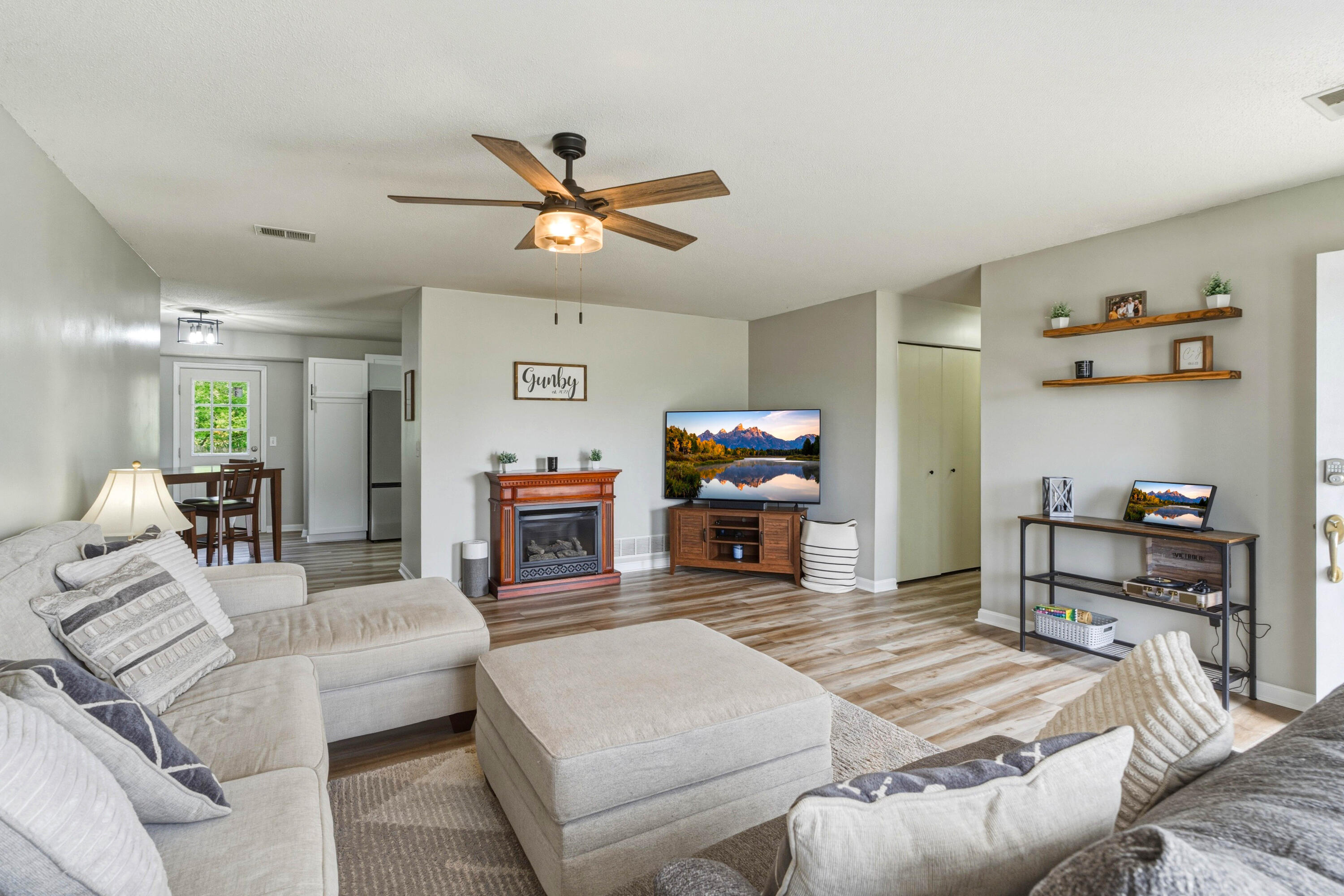 1215 Williamsburg Drive