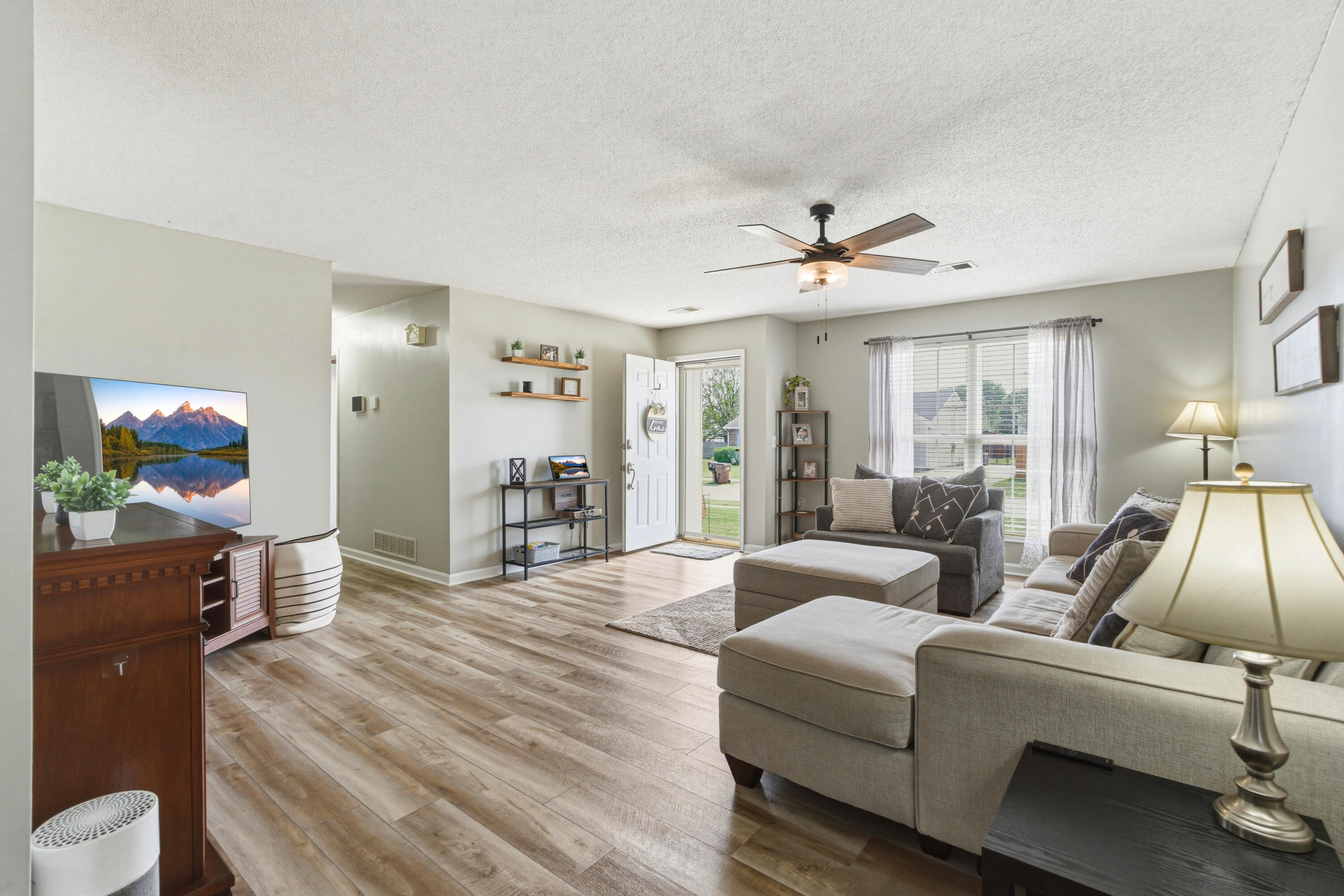 1215 Williamsburg Drive