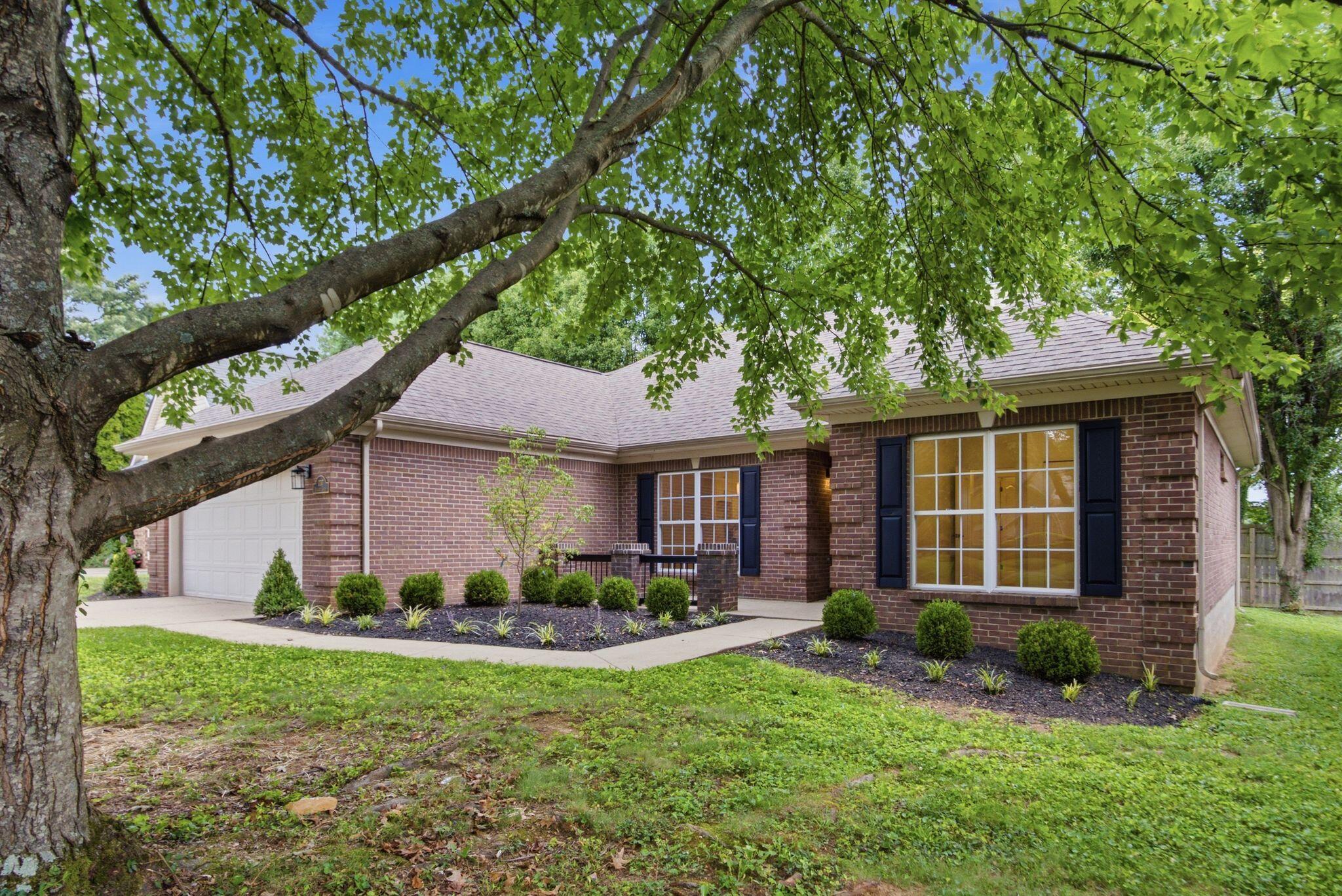 1737 Headley Green