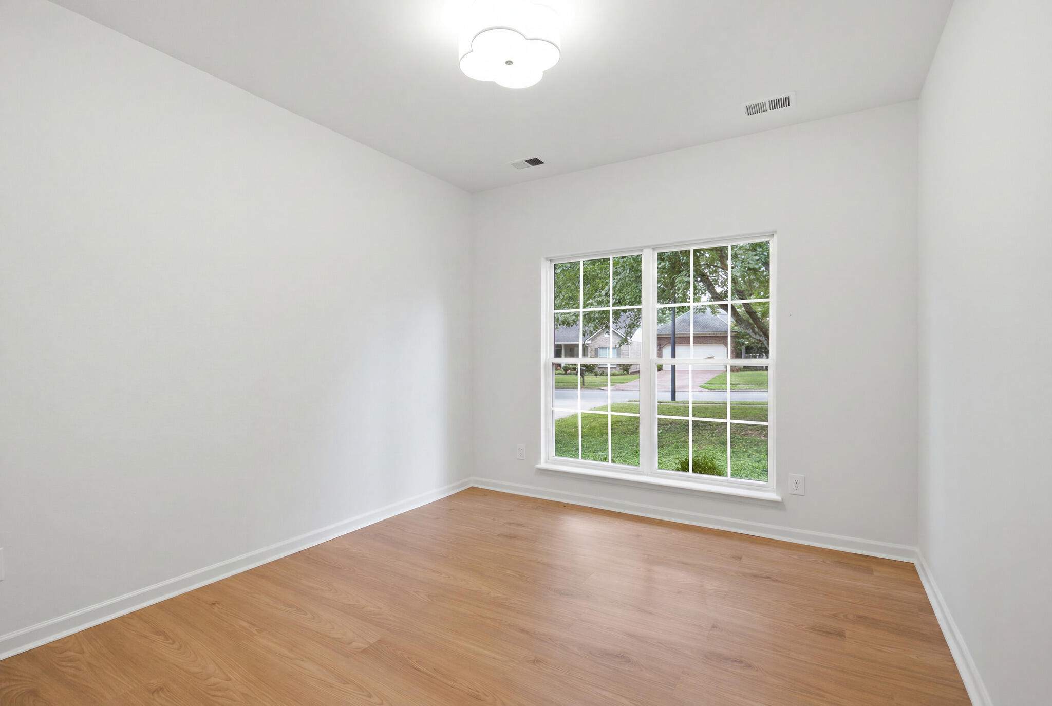 1737 Headley Green