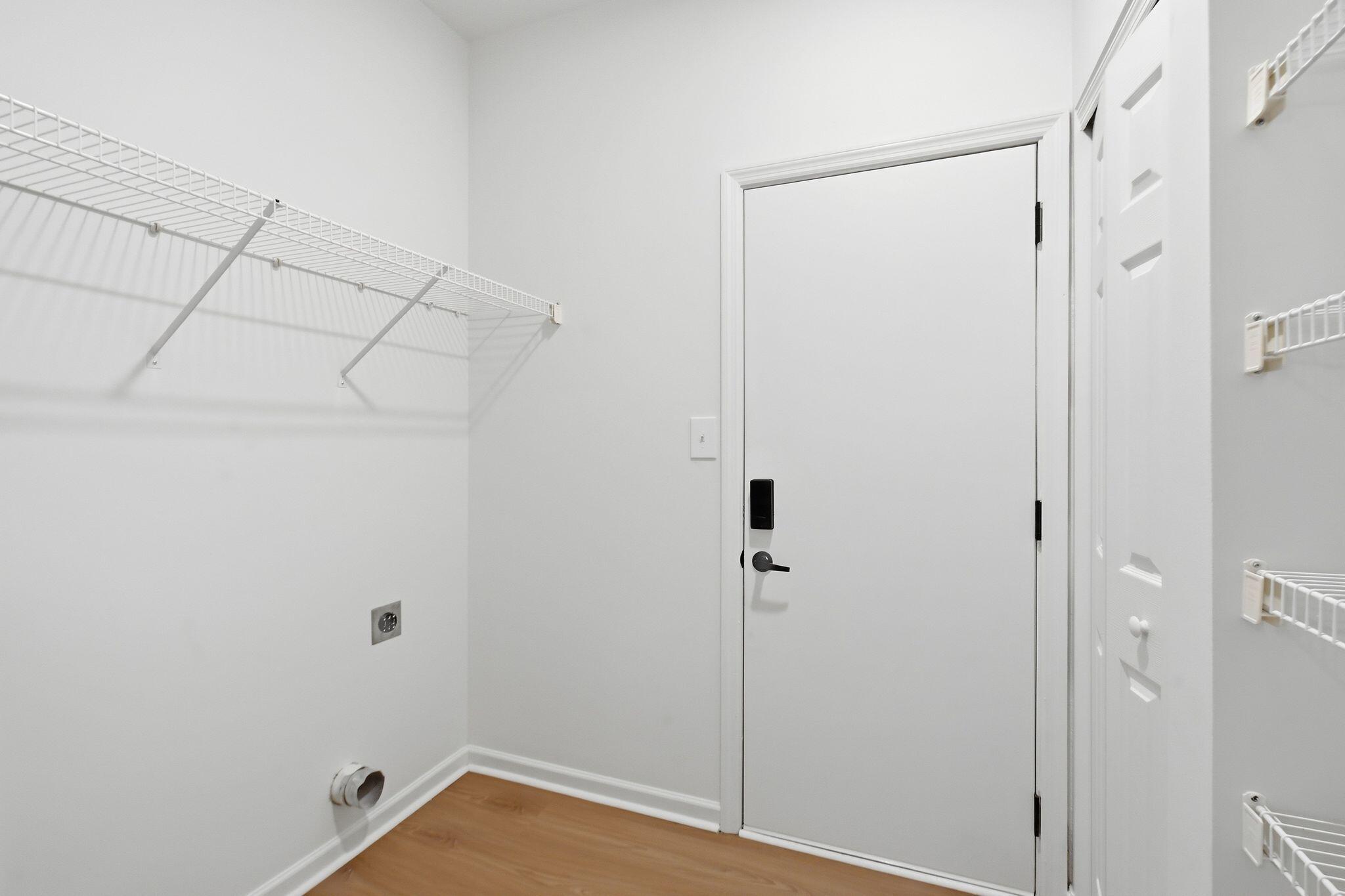 1737 Headley Green