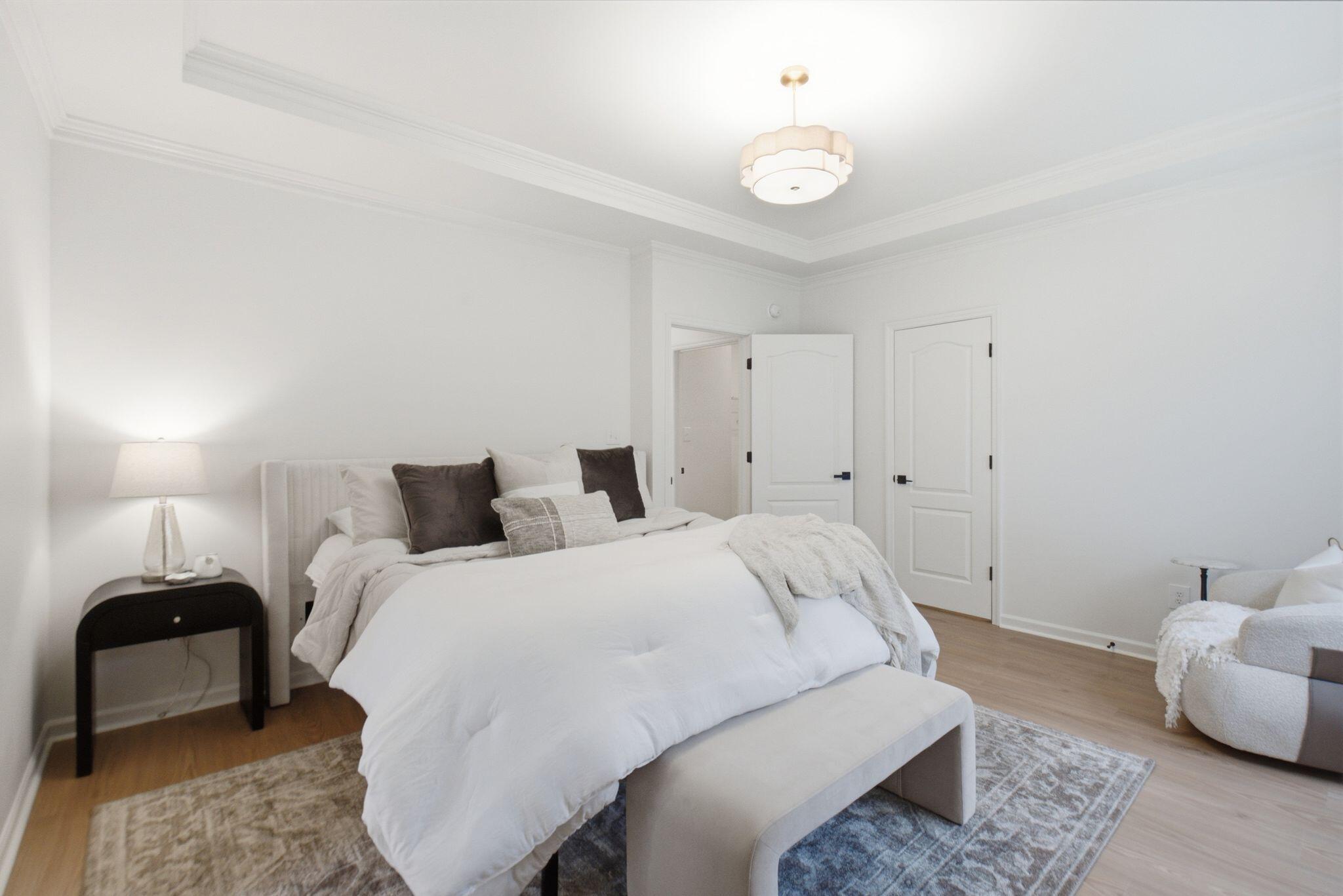1737 Headley Green