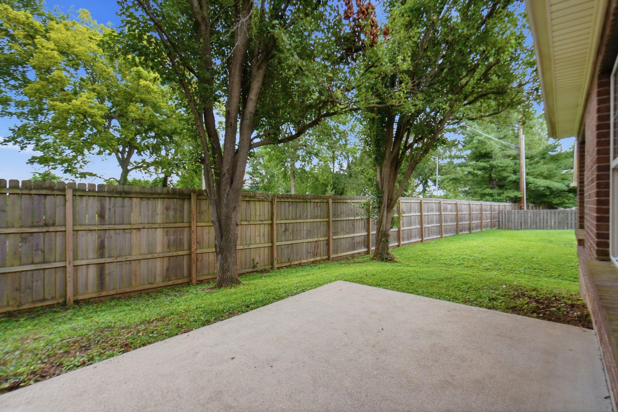 1737 Headley Green