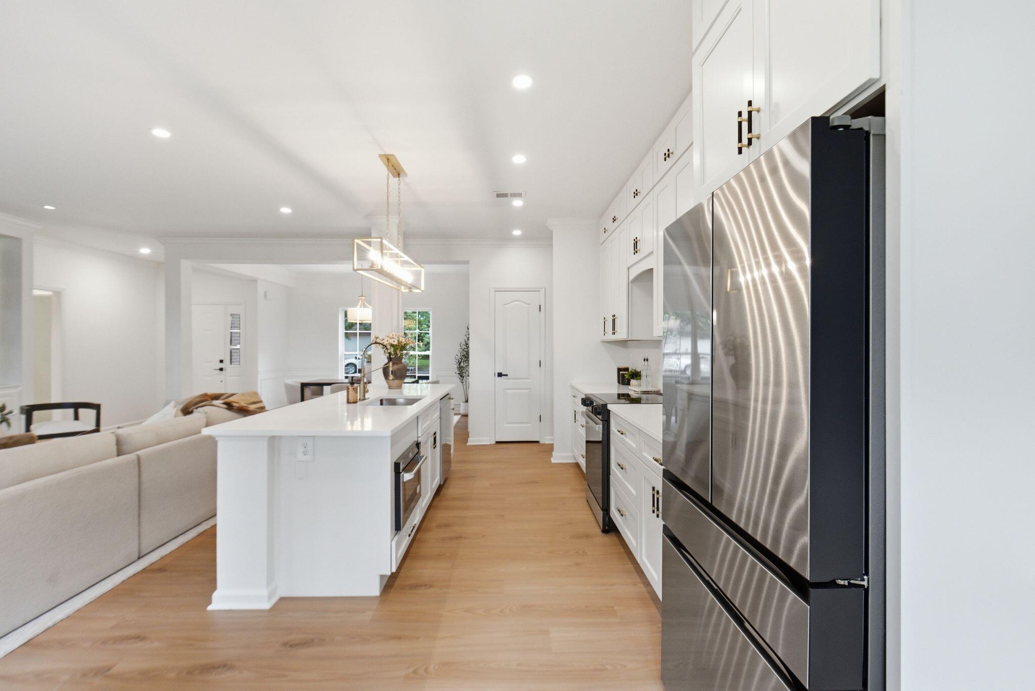 1737 Headley Green