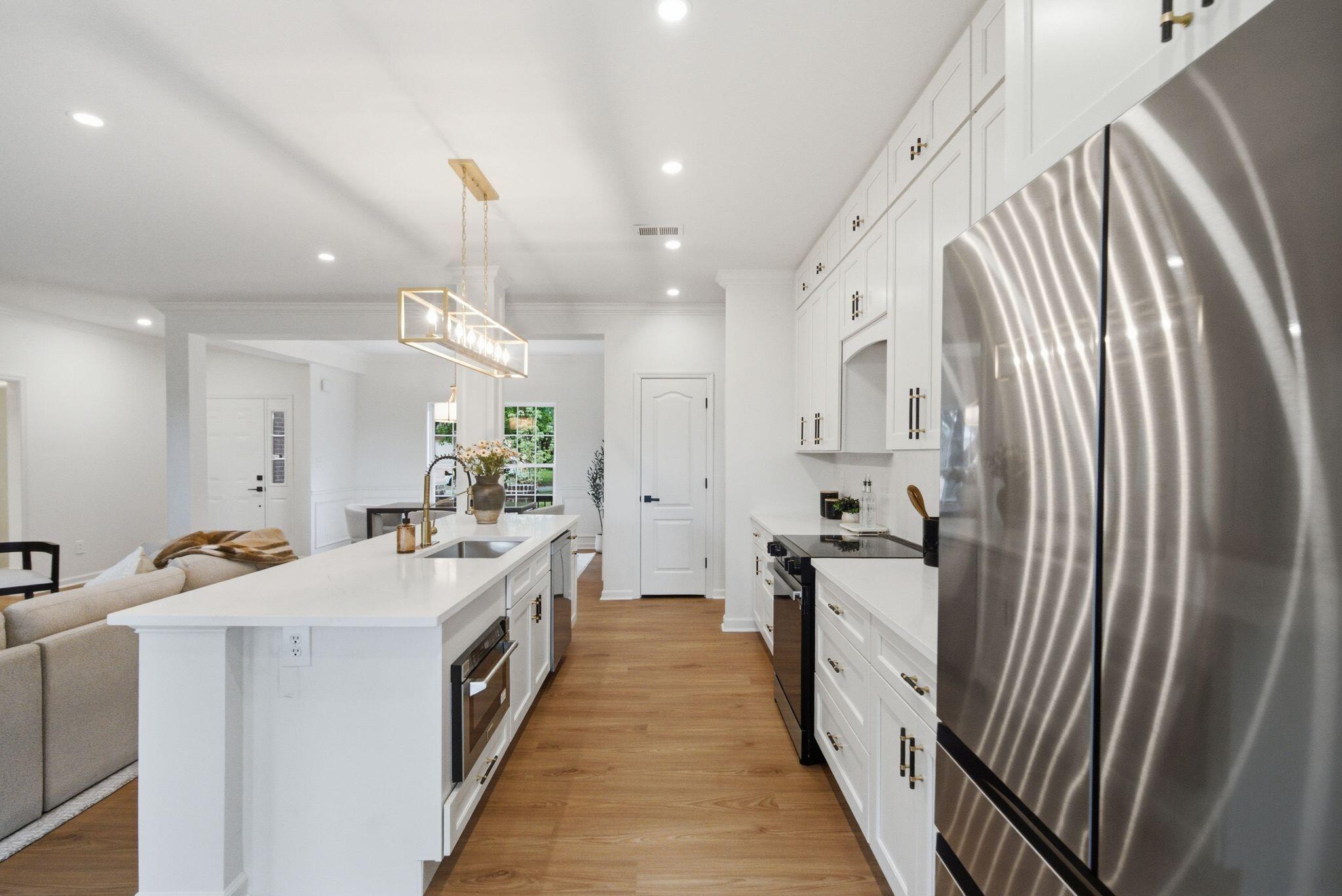 1737 Headley Green