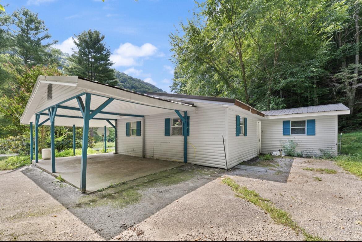 6026 6026 State Highway 221