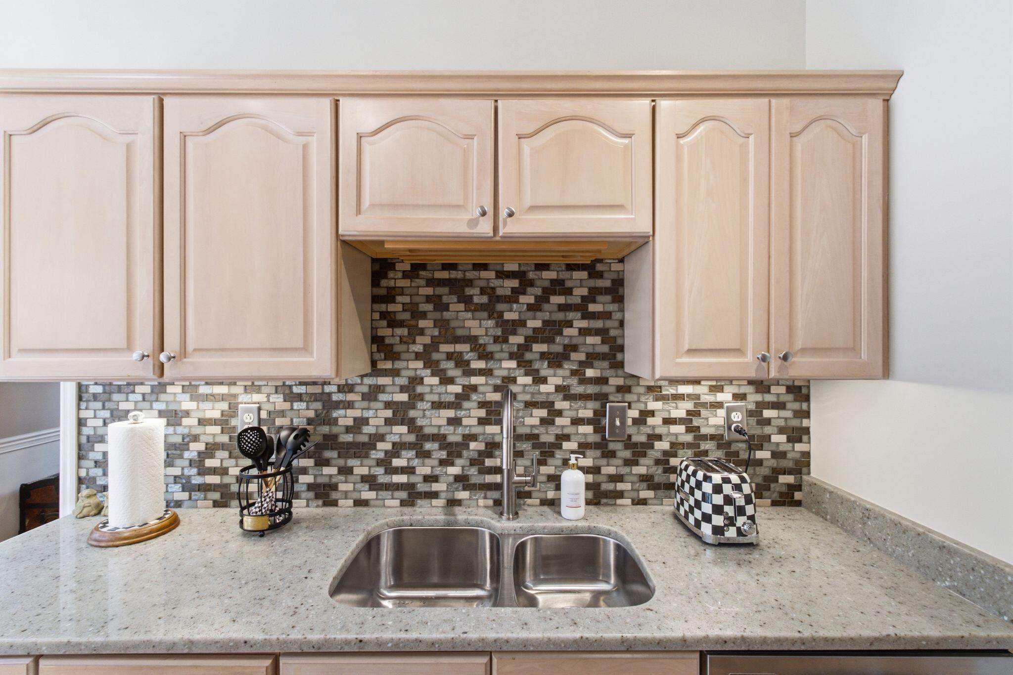 1761 Headley Green