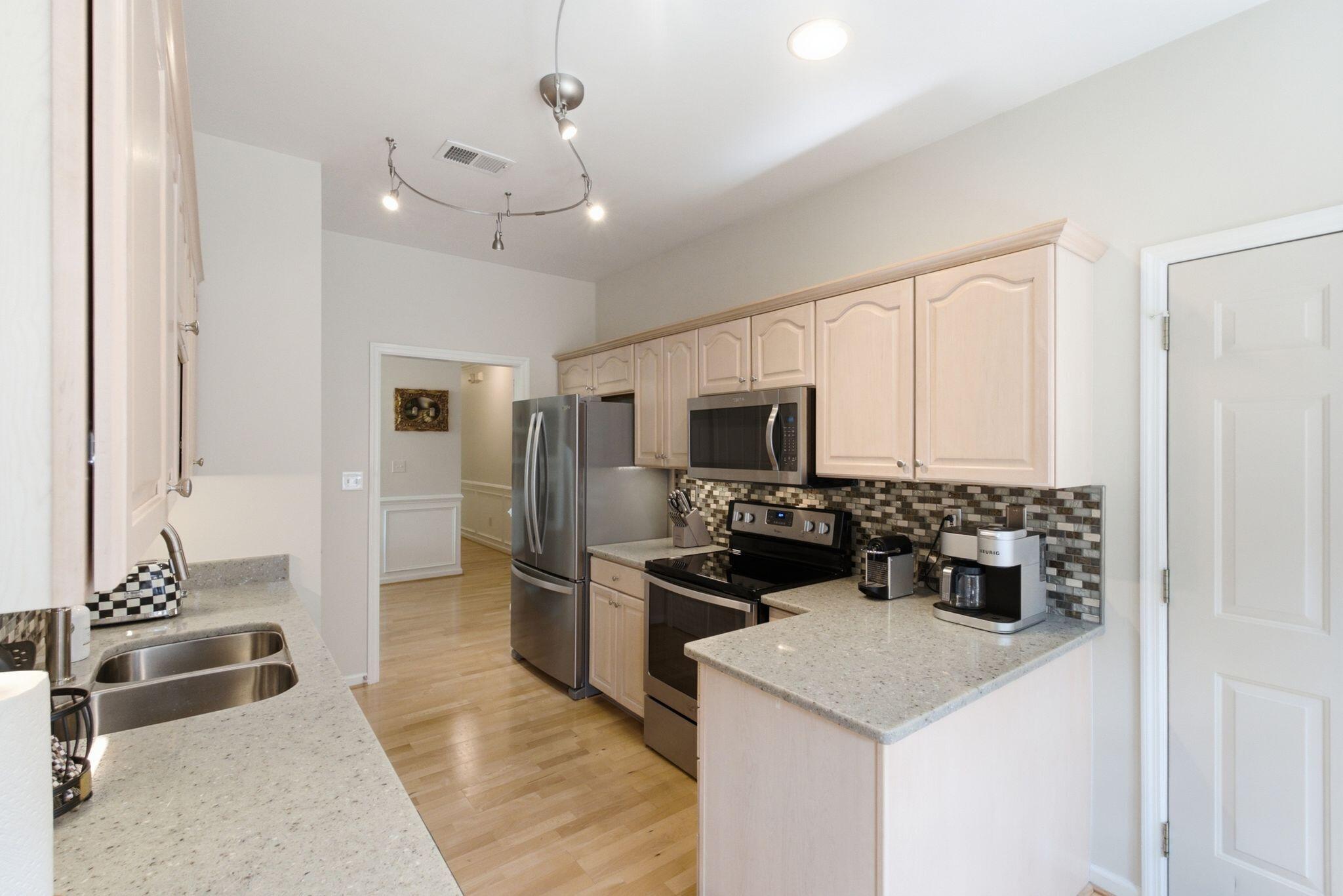 1761 Headley Green