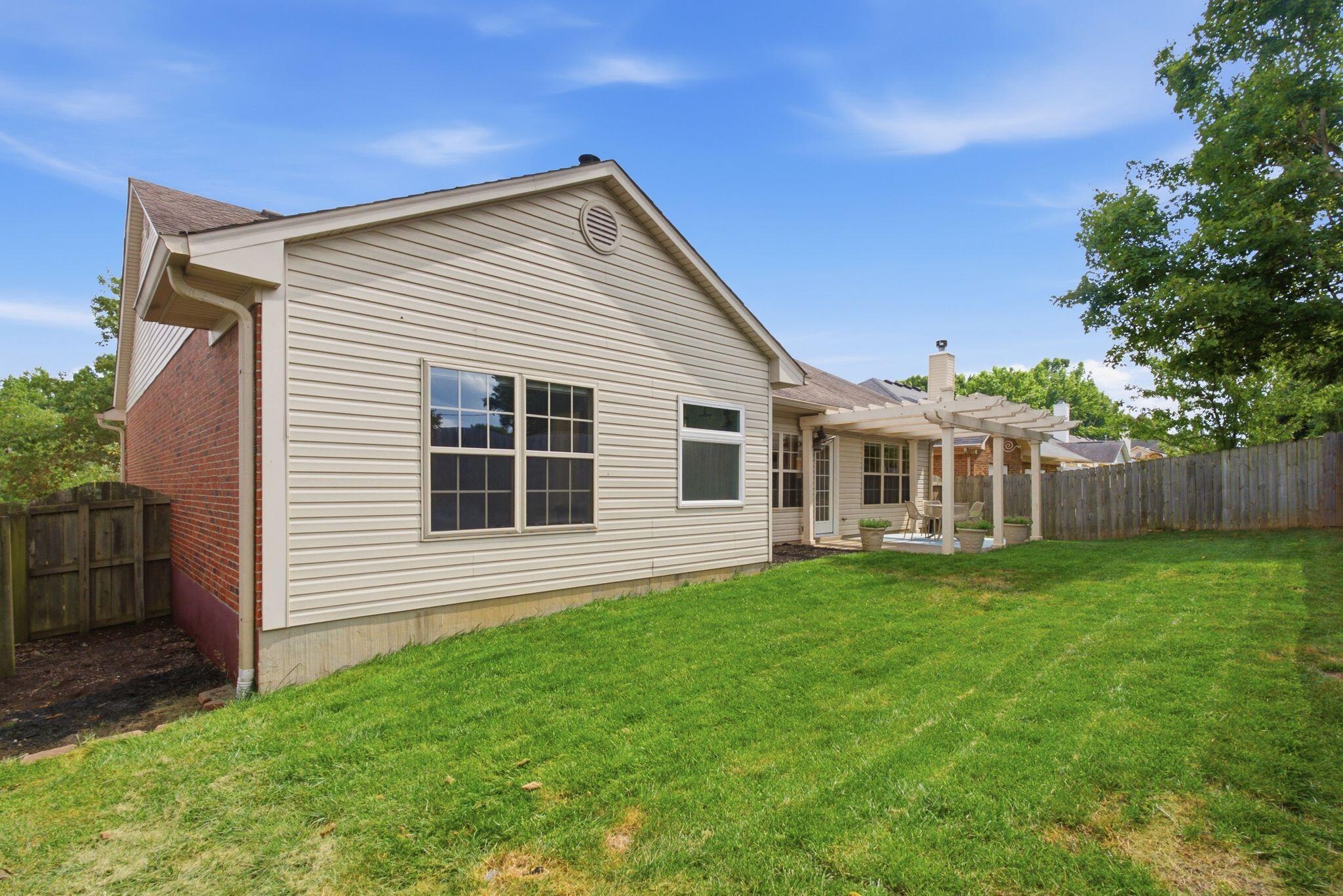 1761 Headley Green
