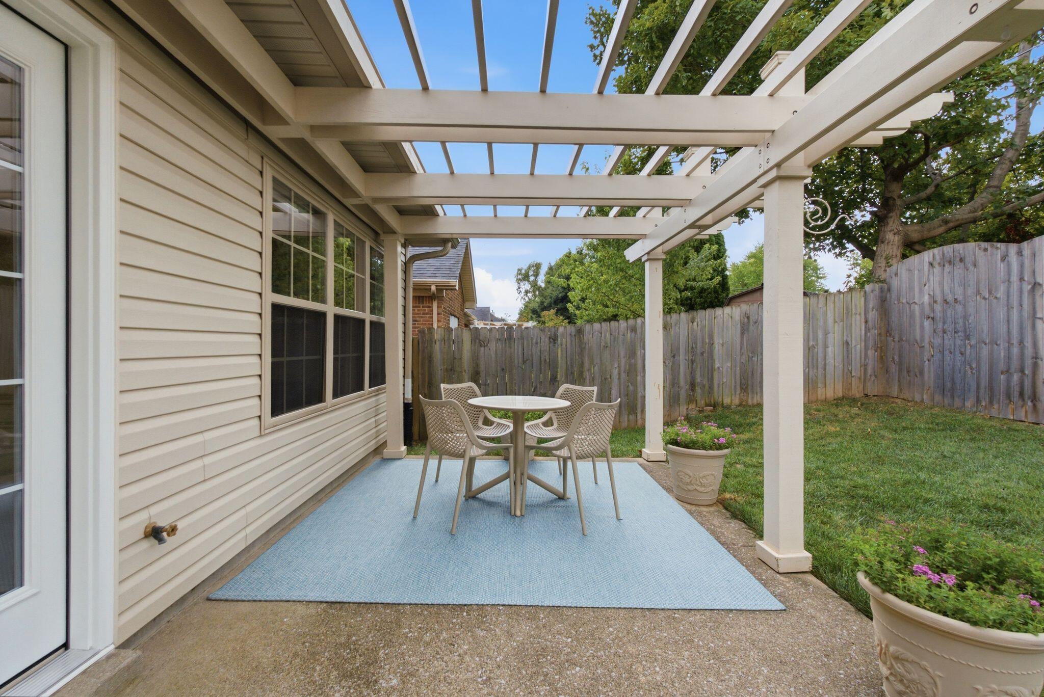 1761 Headley Green