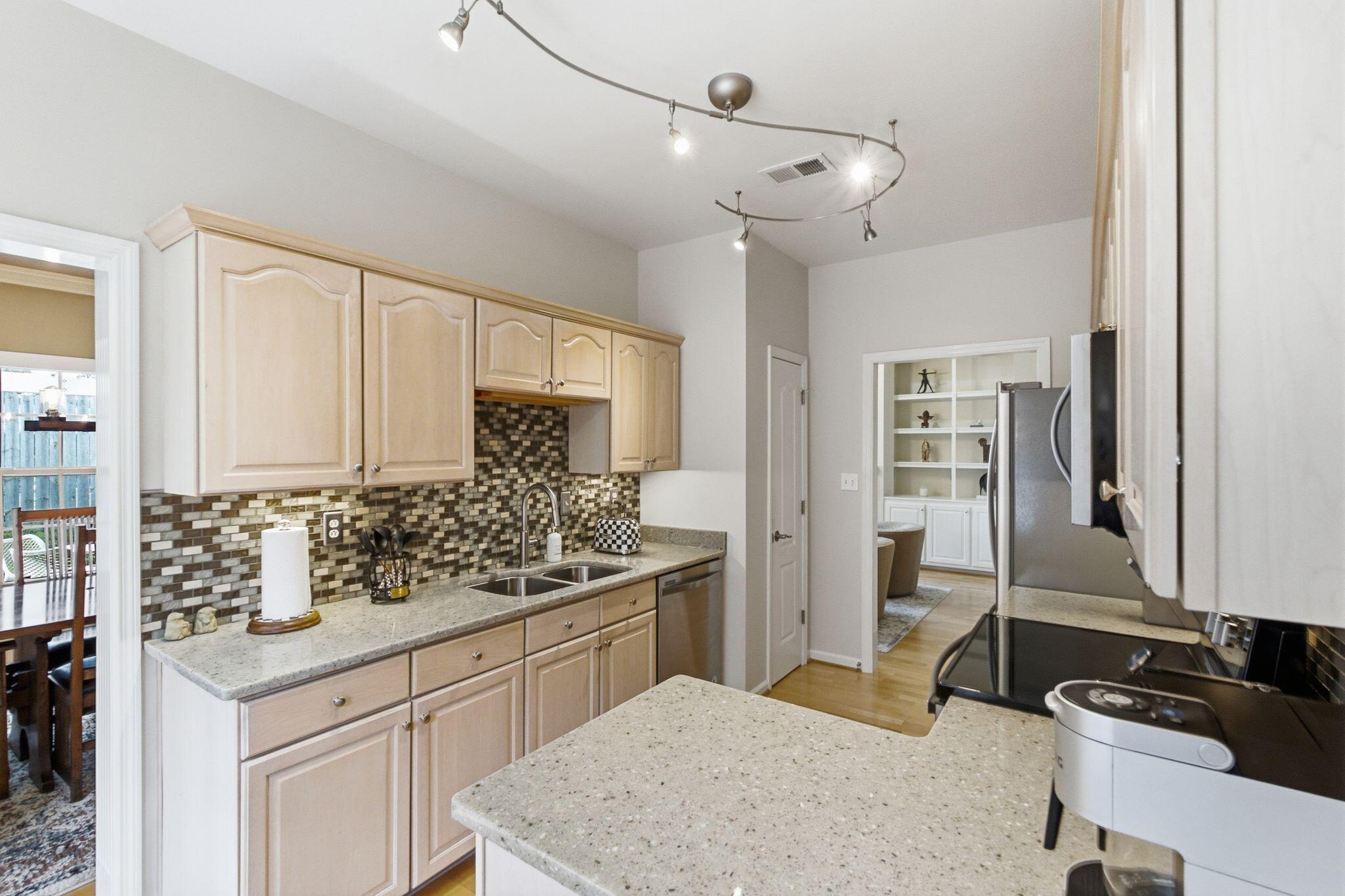 1761 Headley Green