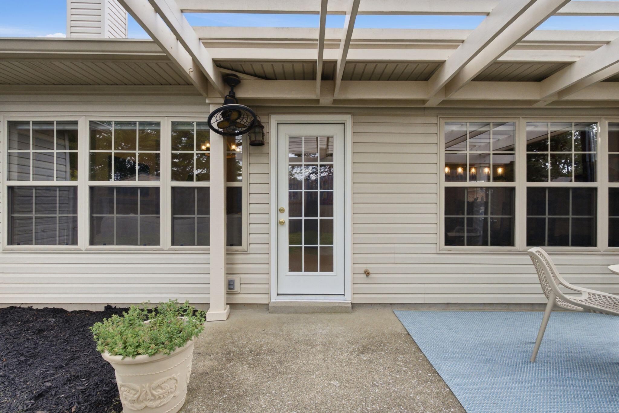 1761 Headley Green