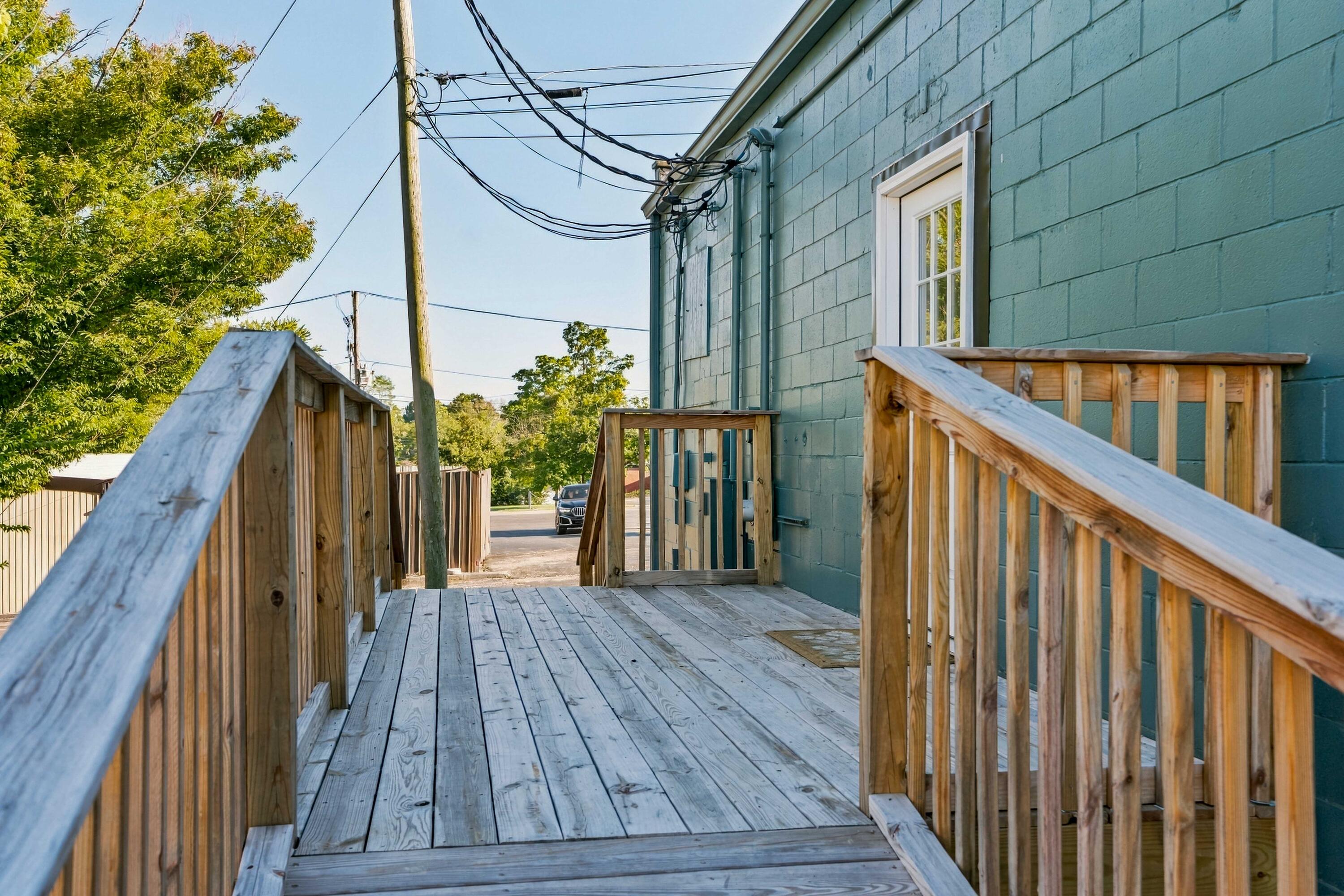 172 Versailles Road