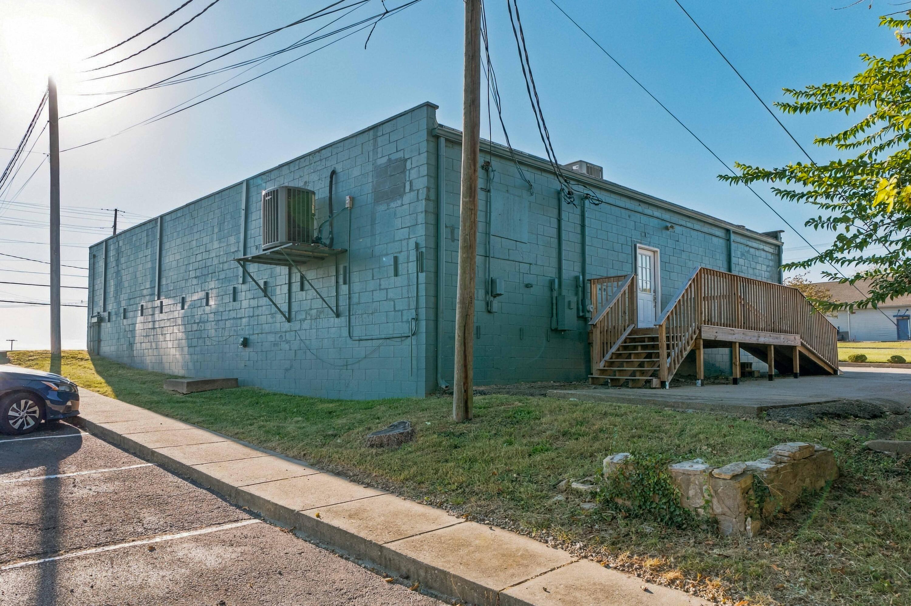 172 Versailles Road