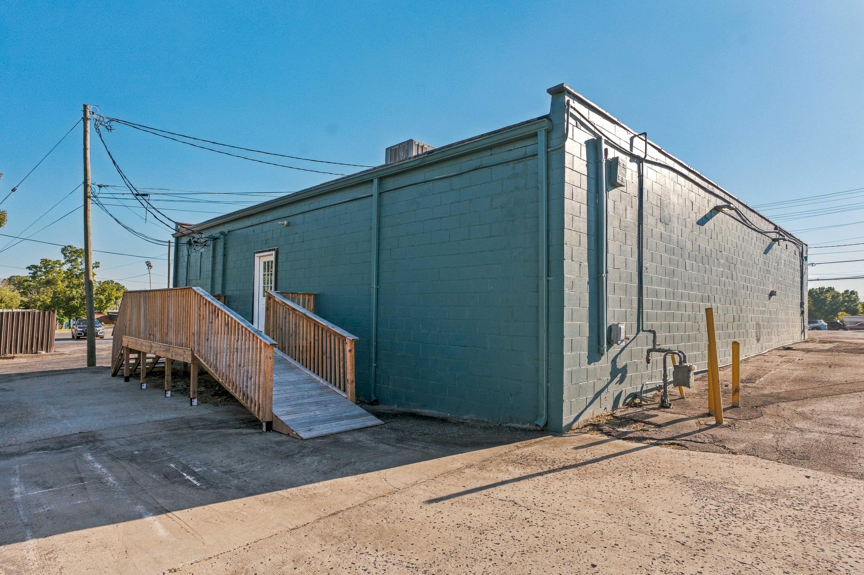 172 Versailles Road